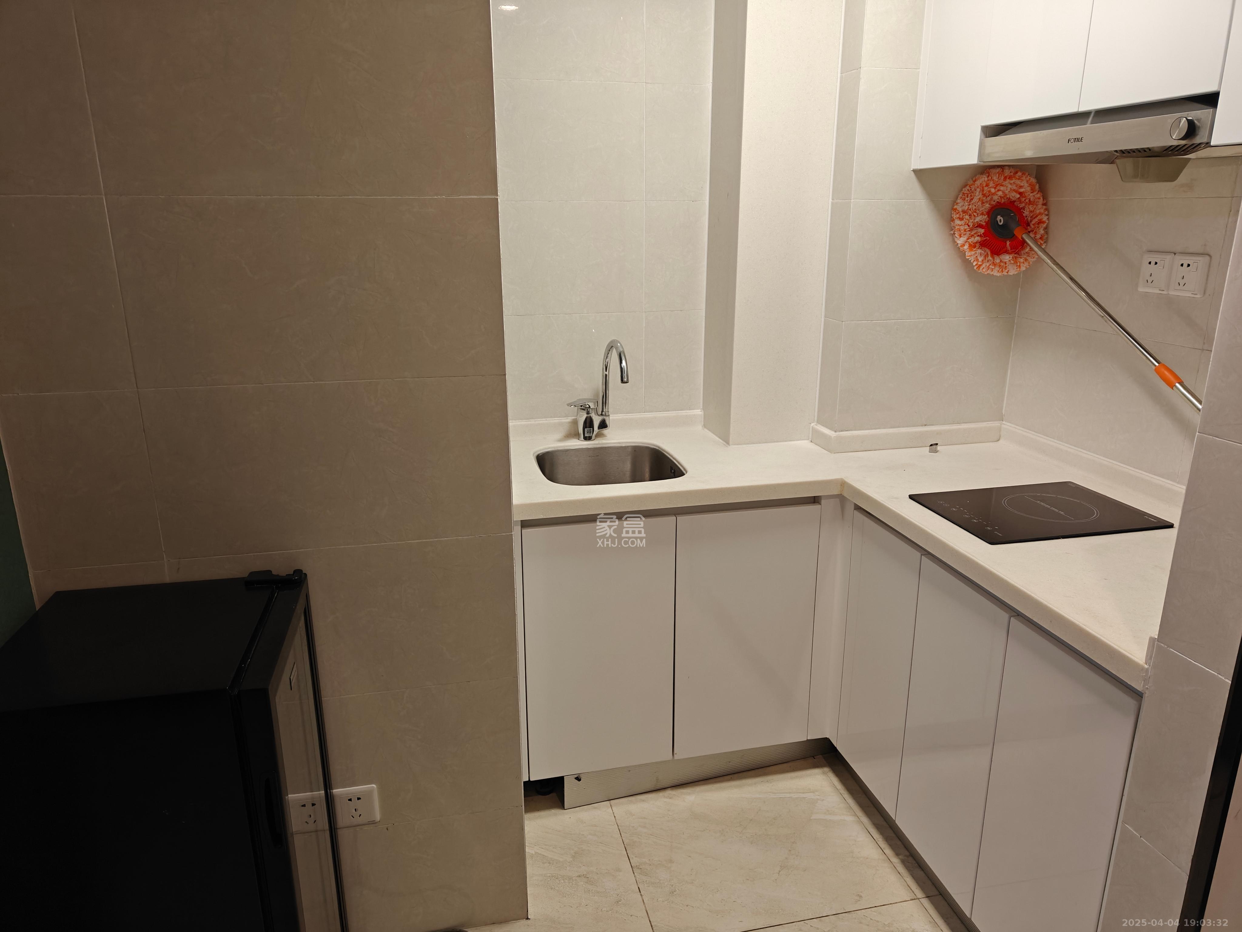 中海梅溪湖壹号  1室1厅1卫    1900.0元/月 中海梅溪湖壹号  1室1厅1卫    1900.0元/月室内图