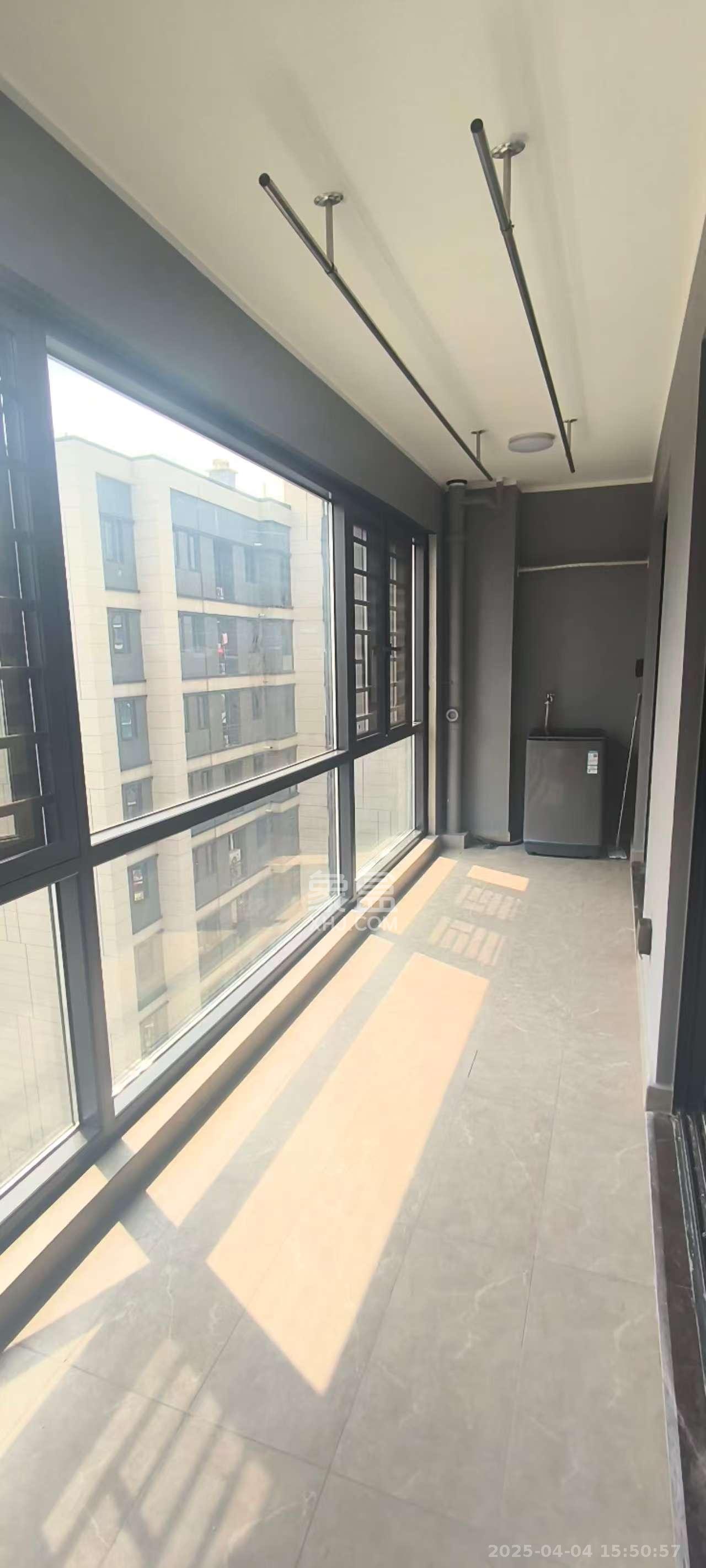 中海阅麓山二期  4室2厅2卫   3800.00元/月室内图