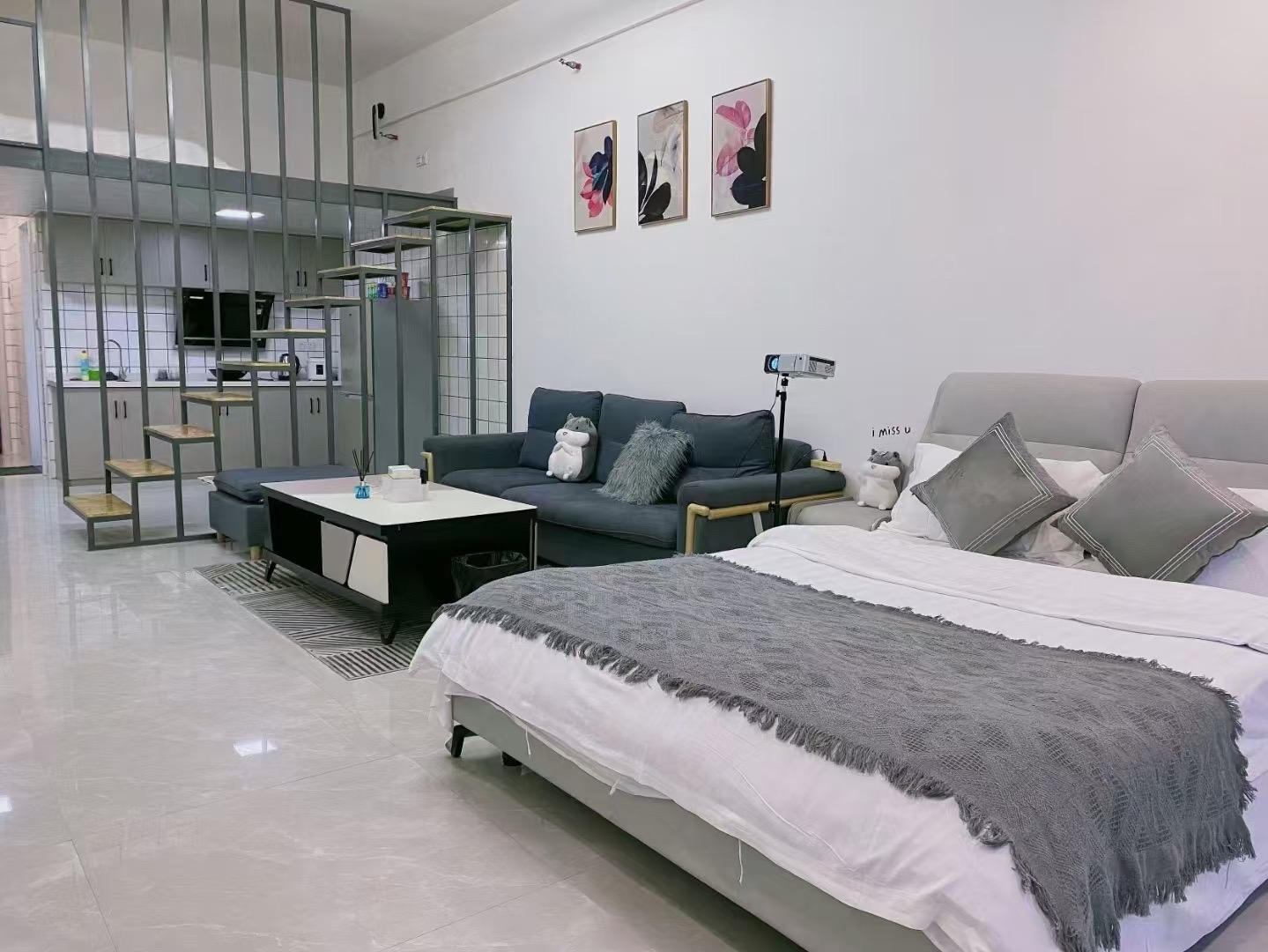 华南城市广场  1室1厅1卫    1600.0元/月 华南城市广场  1室1厅1卫    1600.0元/月室内图