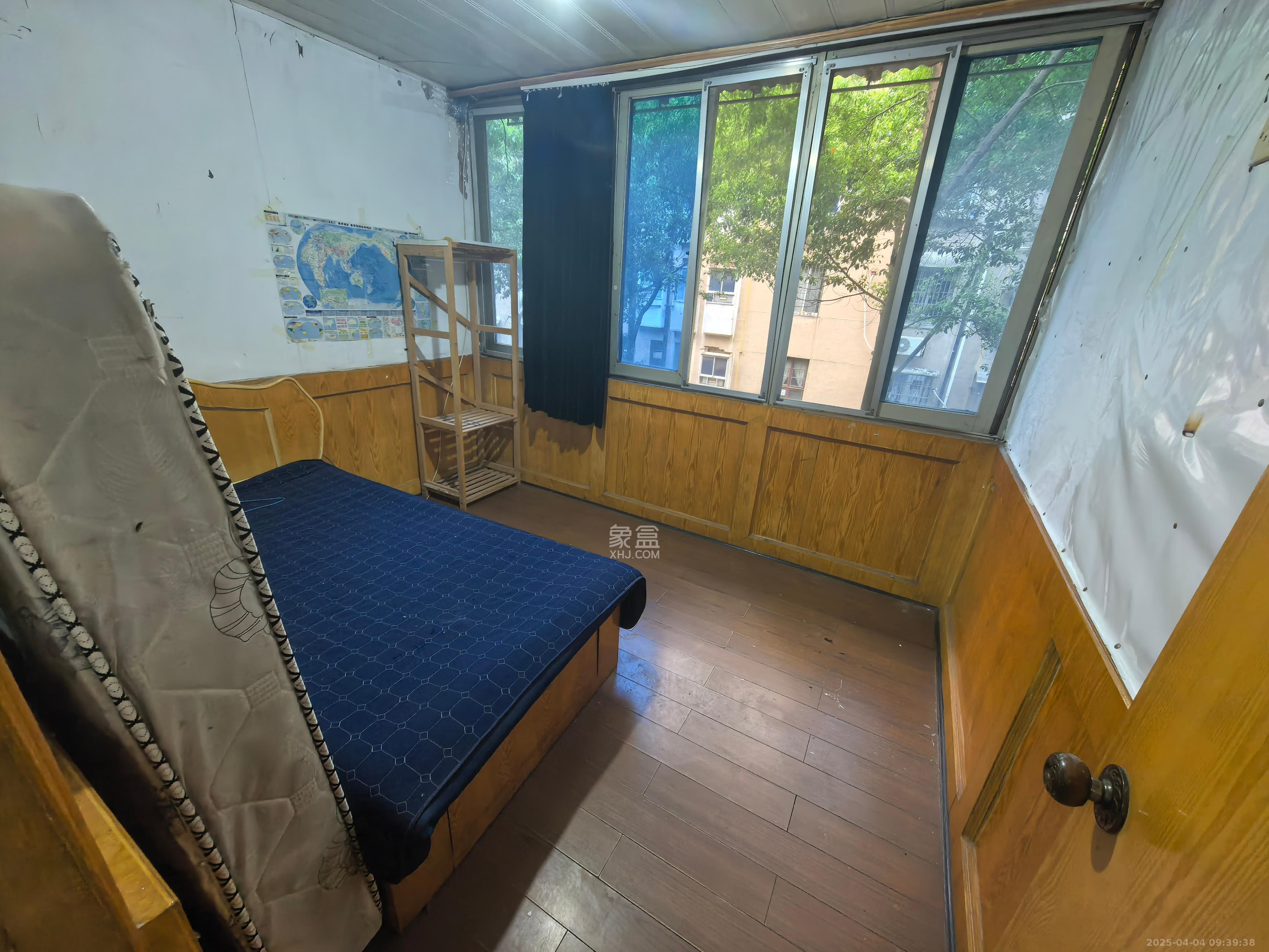 军属新村 1室1厅1卫 1000.0元/月 军属新村 1室1厅1卫 1000.0元/月室内图