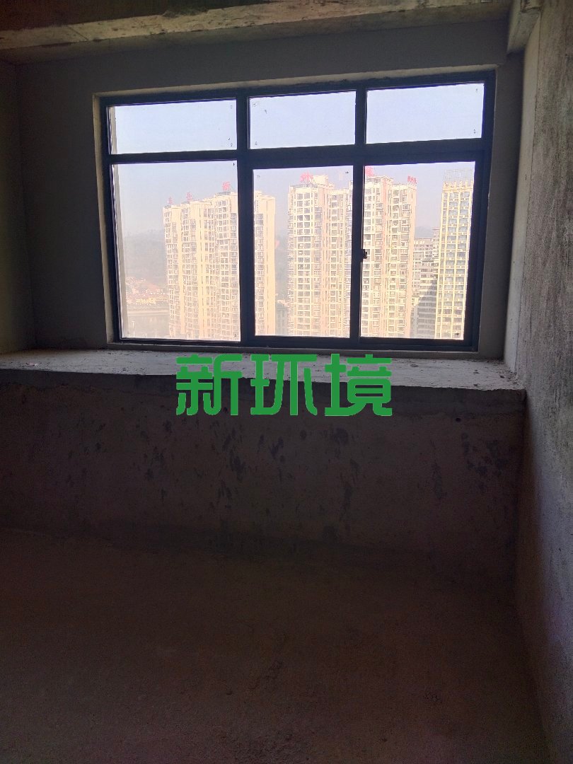 丽景天下二期  4室2厅2卫   90.00万客厅