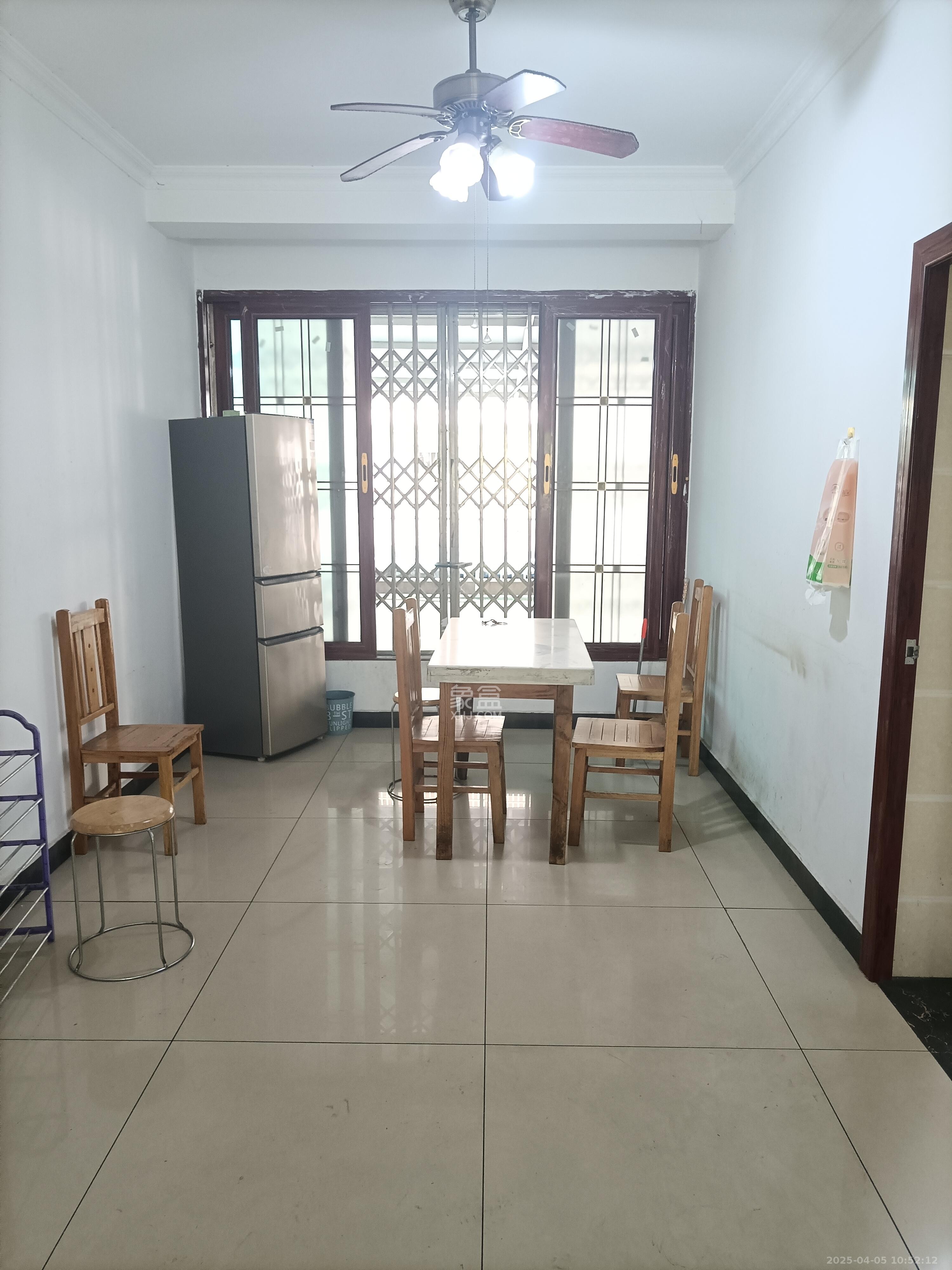 榔梨综合市场  3室2厅2卫    1500.0元/月 榔梨综合市场  3室2厅2卫    1500.0元/月室内图