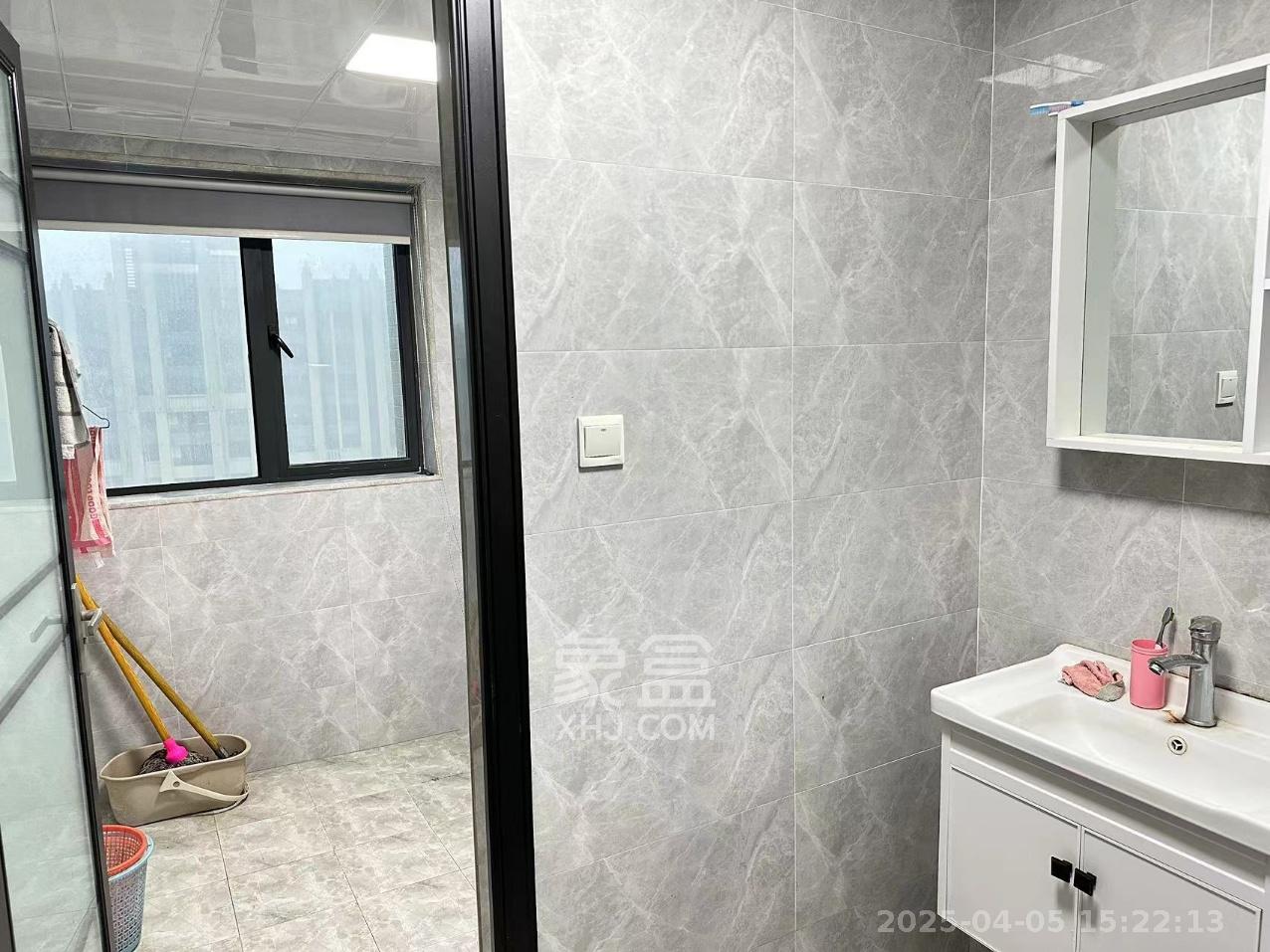 长房半岛蓝湾(观山月) 3室2厅2卫 2200.0元/月 长房半岛蓝湾(观山月) 3室2厅2卫 2200.0元/月室内图