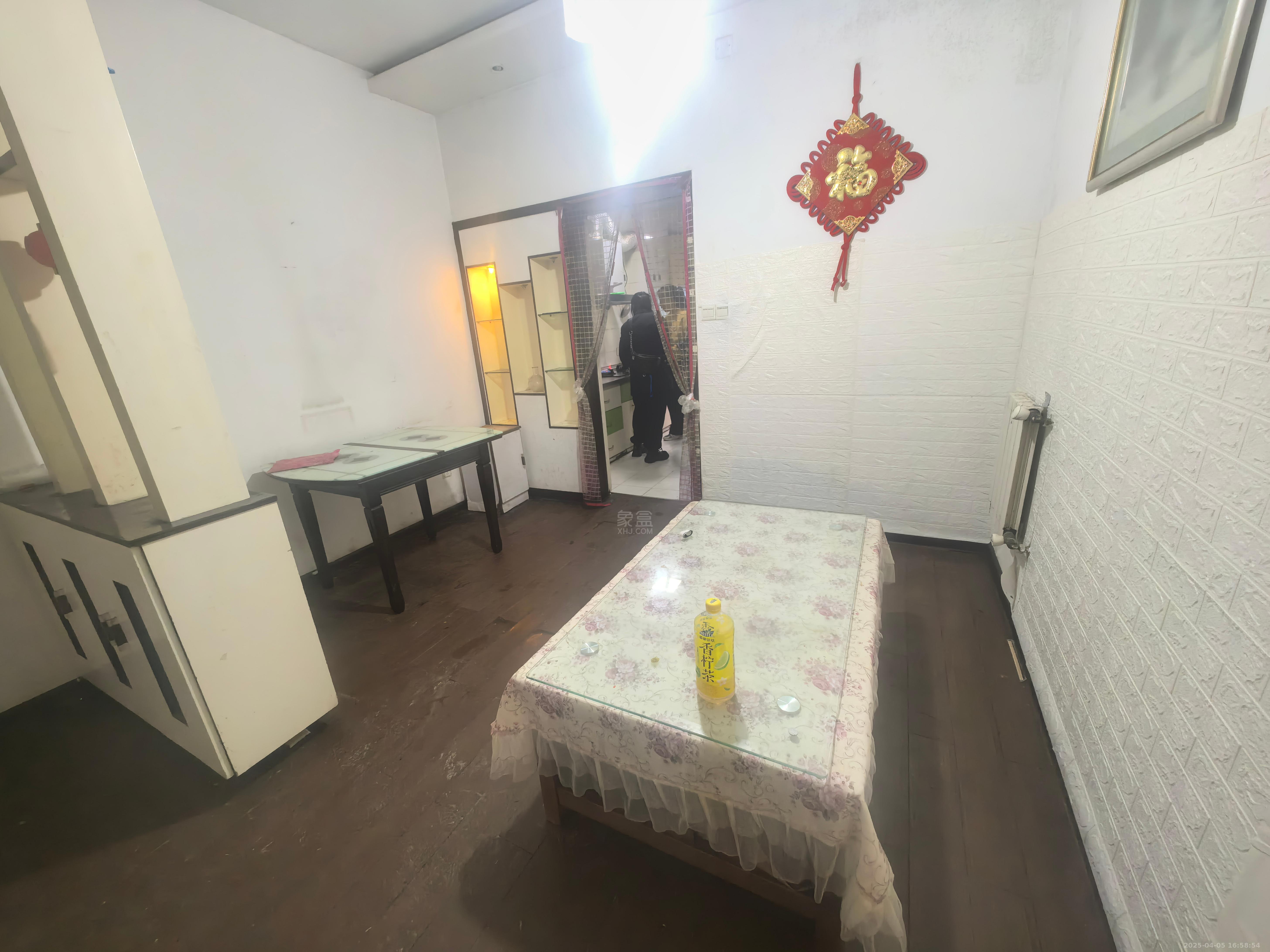恒丰小区  3室2厅2卫   1300.00元/月室内图
