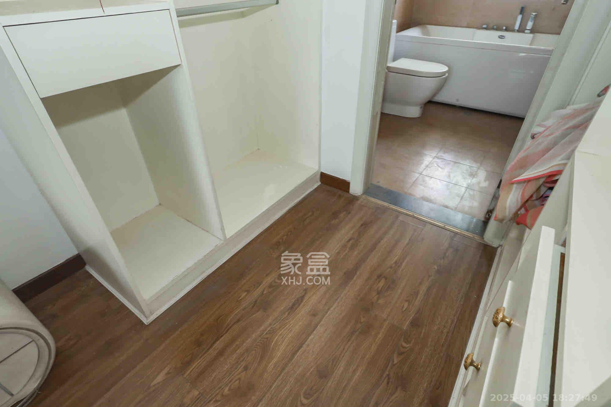 金科东方大院三四期 3室2厅2卫 2700.0元/月 金科东方大院三四期 3室2厅2卫 2700.0元/月室内图