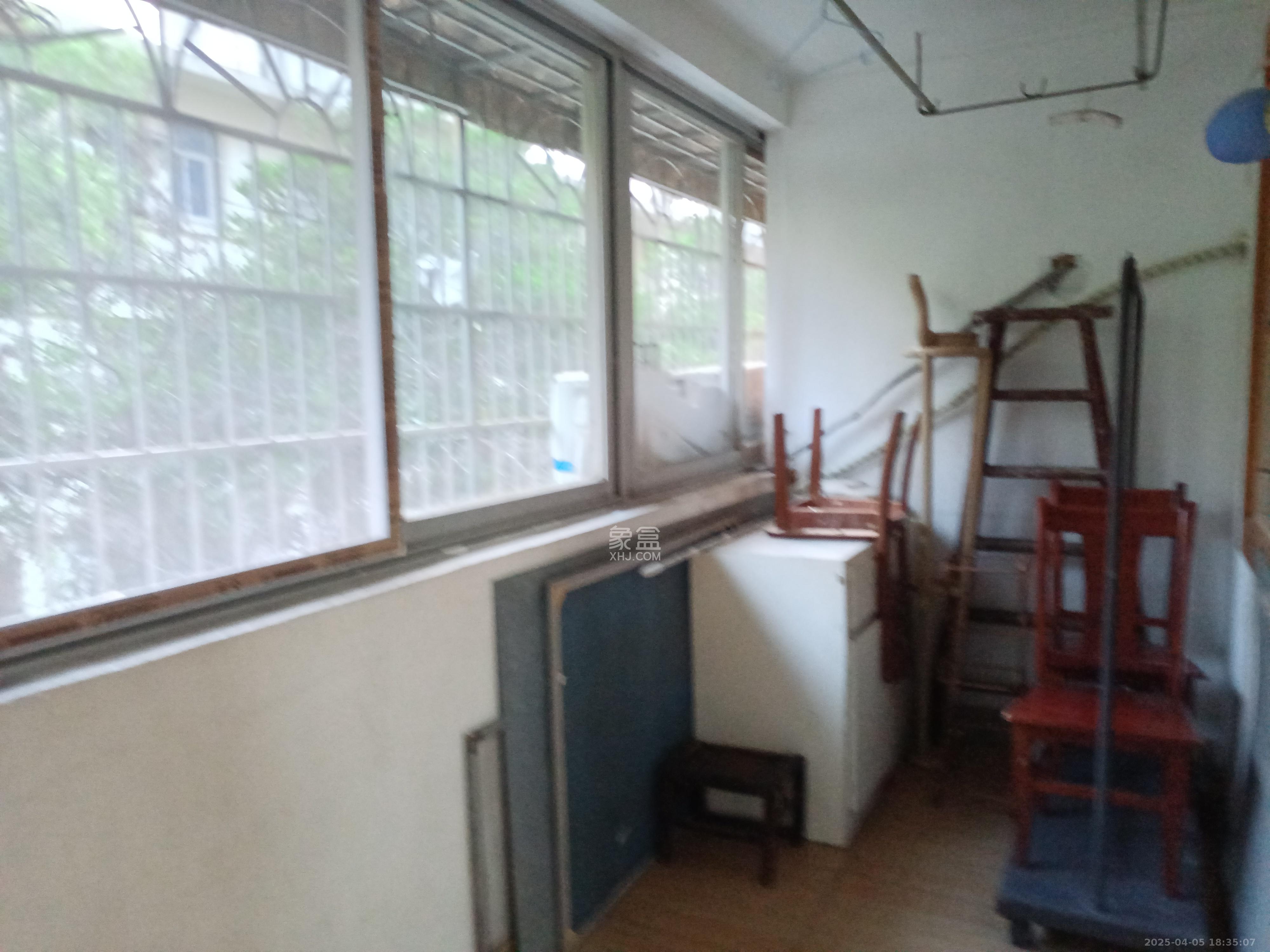 轻苑小区 3室1厅1卫 2500.0元/月 轻苑小区 3室1厅1卫 2500.0元/月室内图