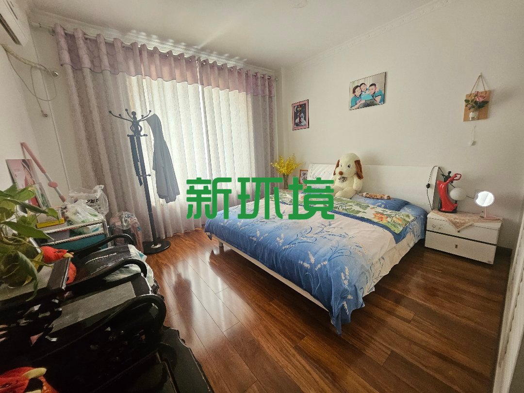 阳光水岸  6室2厅2卫   71.80万客厅