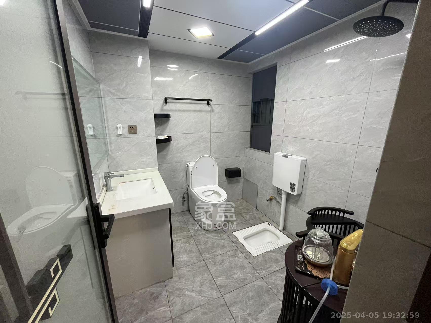 金南家园三期  3室2厅2卫    2900.0元/月室内图