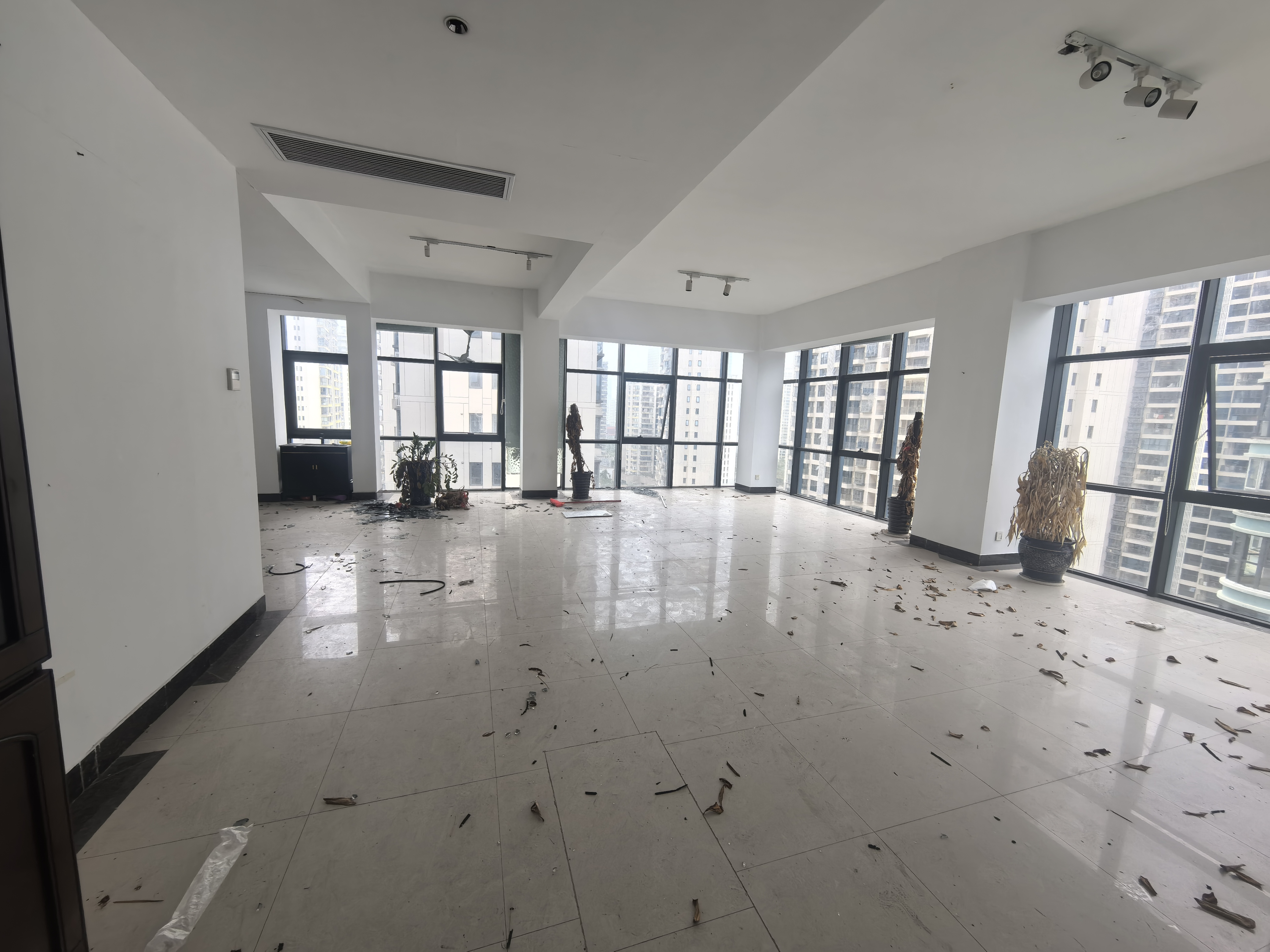 紫荆信息公寓 5室2厅1卫 20000.0元/月 紫荆信息公寓 5室2厅1卫 20000.0元/月室内图