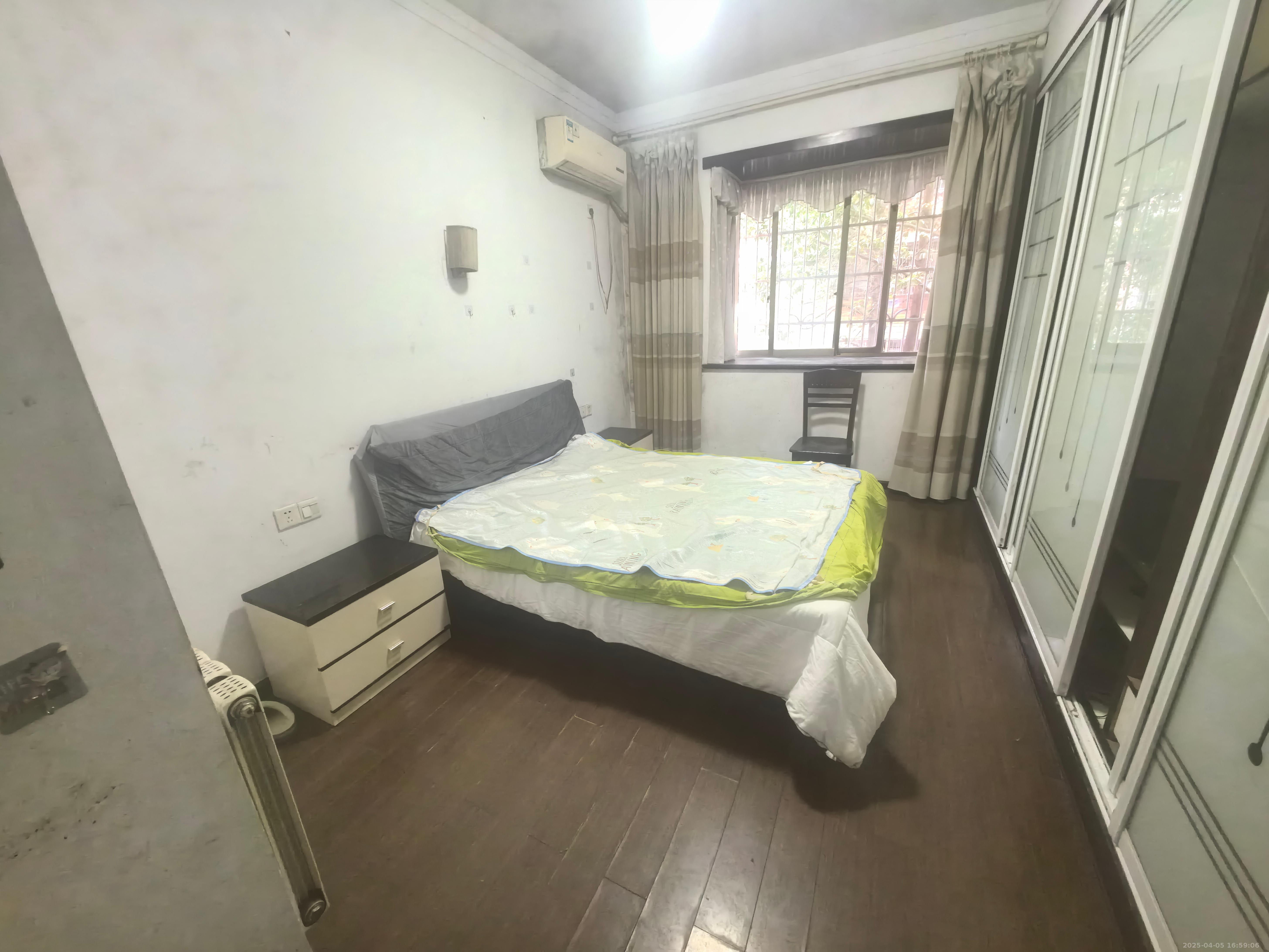 恒丰小区  3室2厅2卫   1300.00元/月室内图