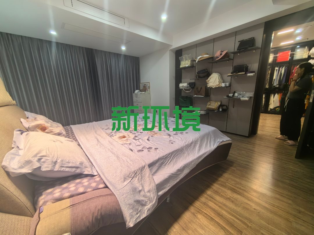 昊天珑璟湾  1室0厅0卫   385.00万客厅