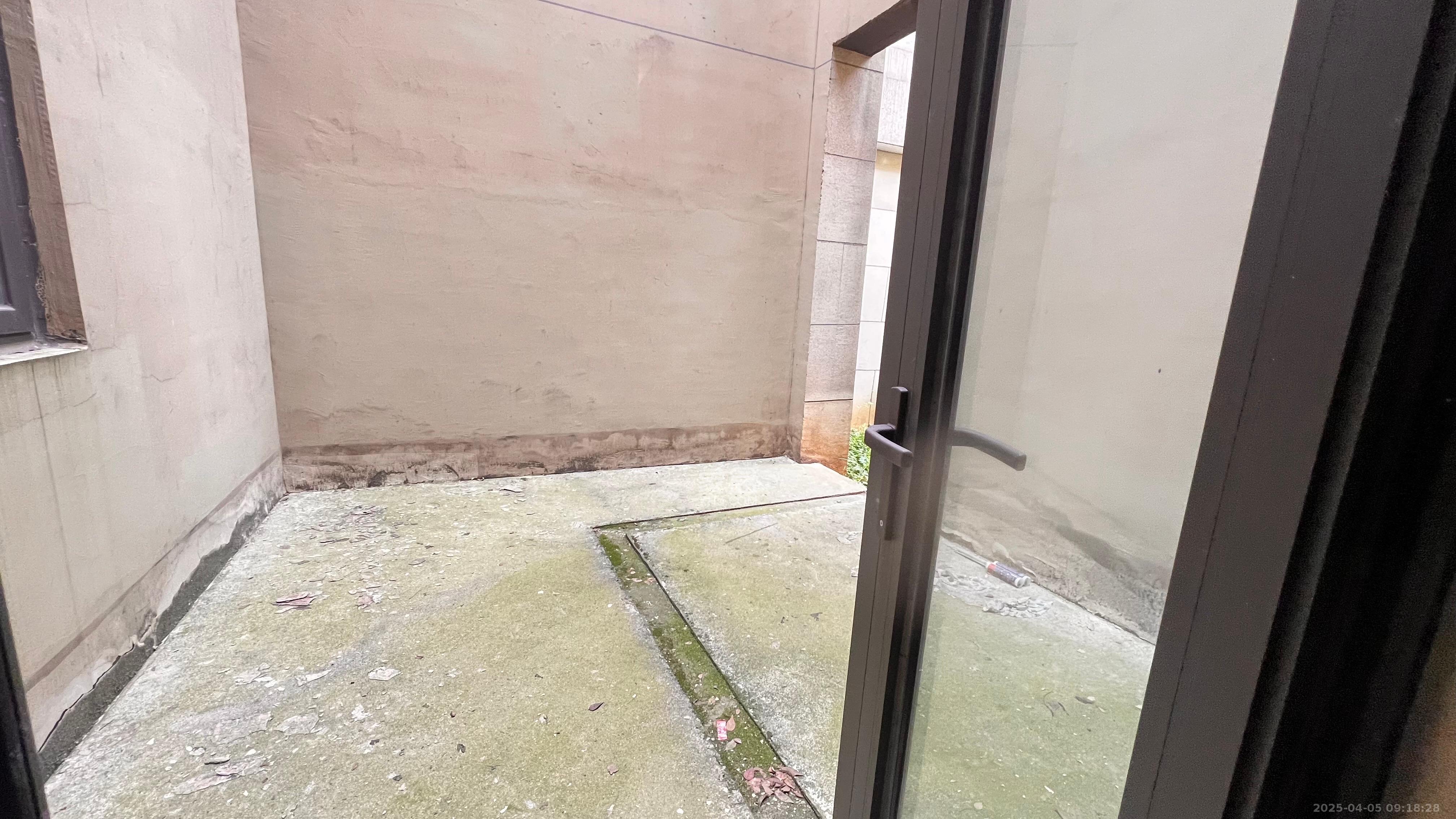 新城璟隽(麓华新城) 4室2厅1卫 128.0万 新城璟隽(麓华新城) 4室2厅1卫 128.0万客厅