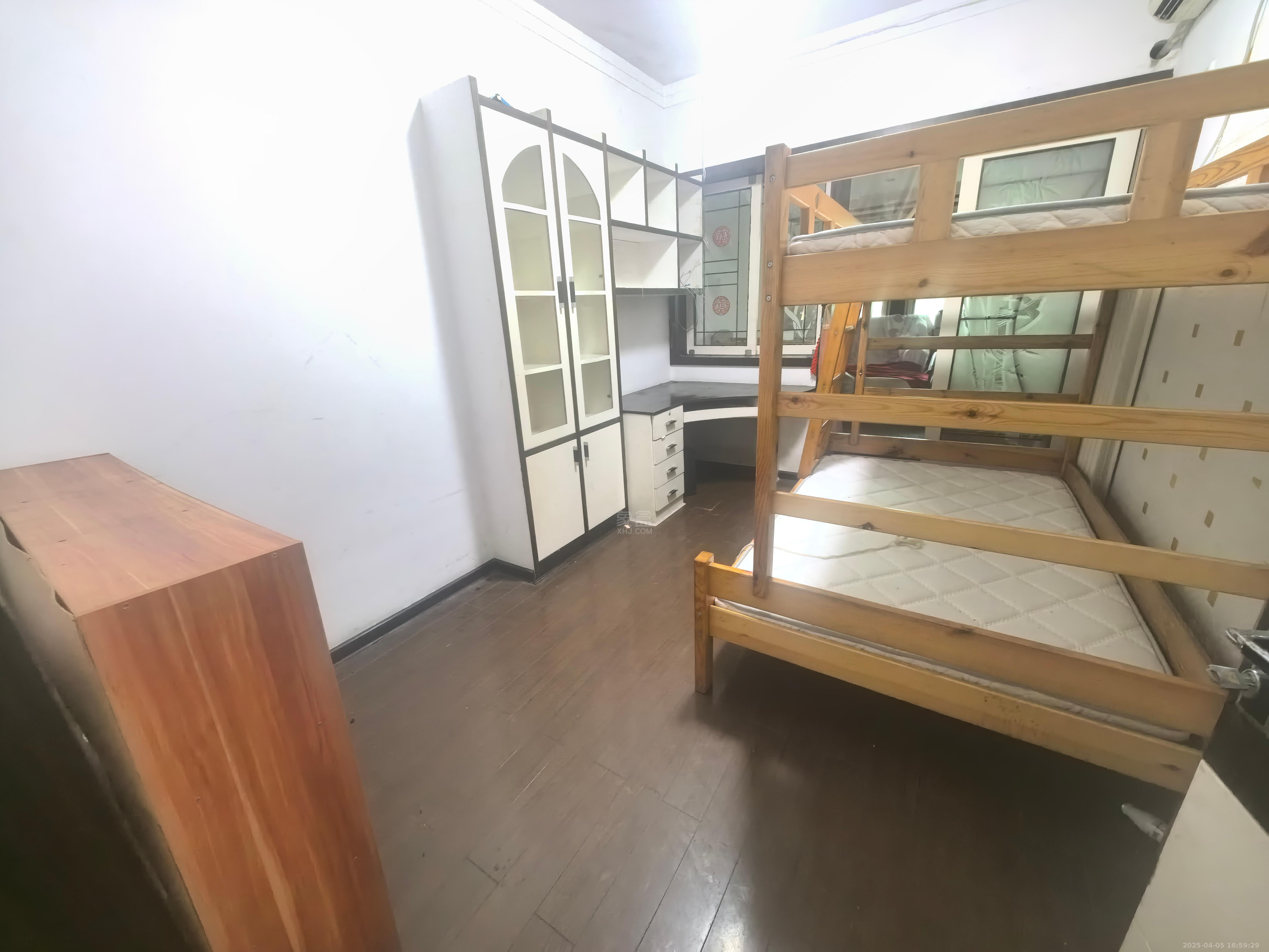 恒丰小区  3室2厅2卫   1300.00元/月室内图