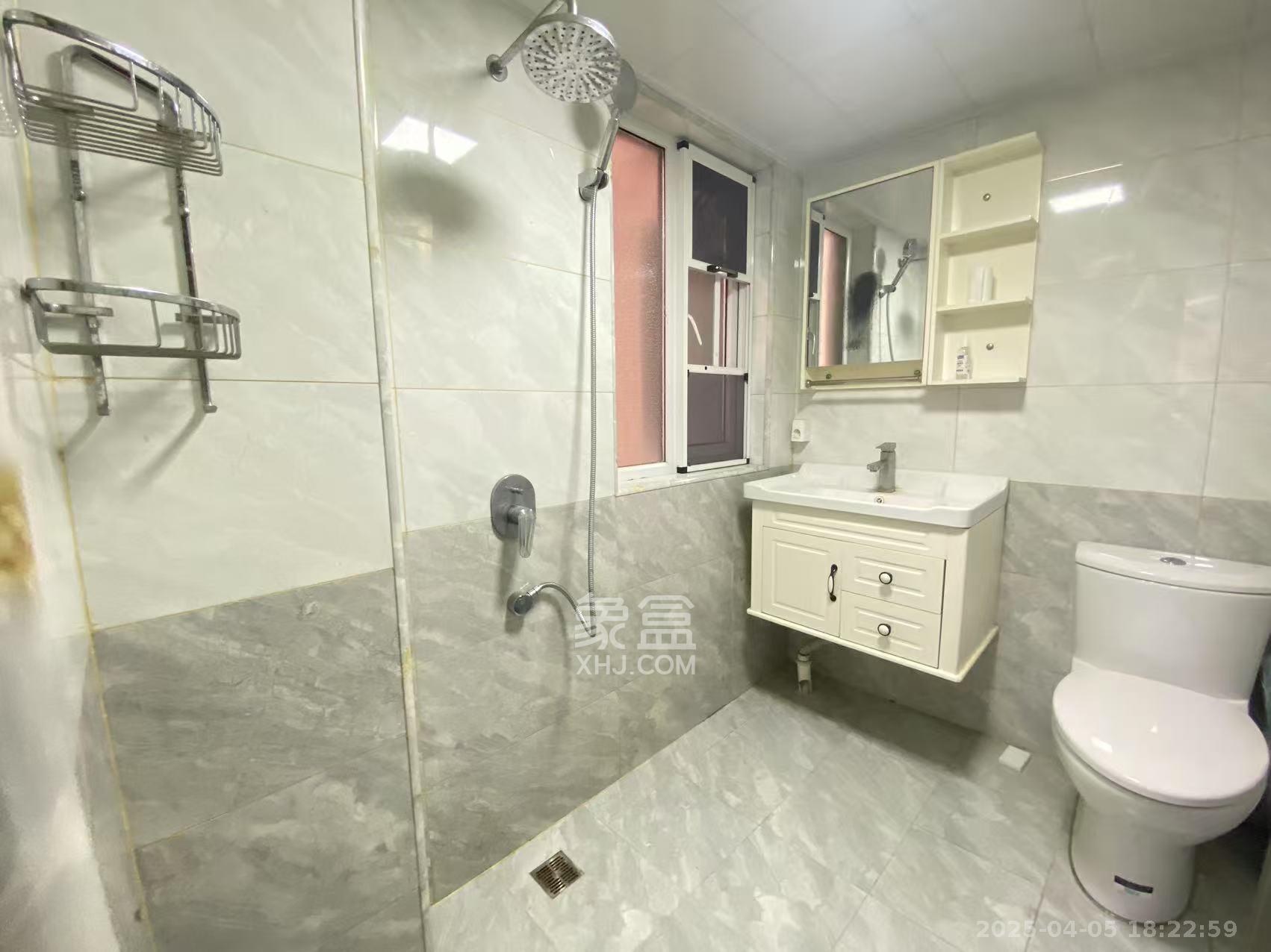 丽发新城  3室2厅2卫   2300.00元/月室内图