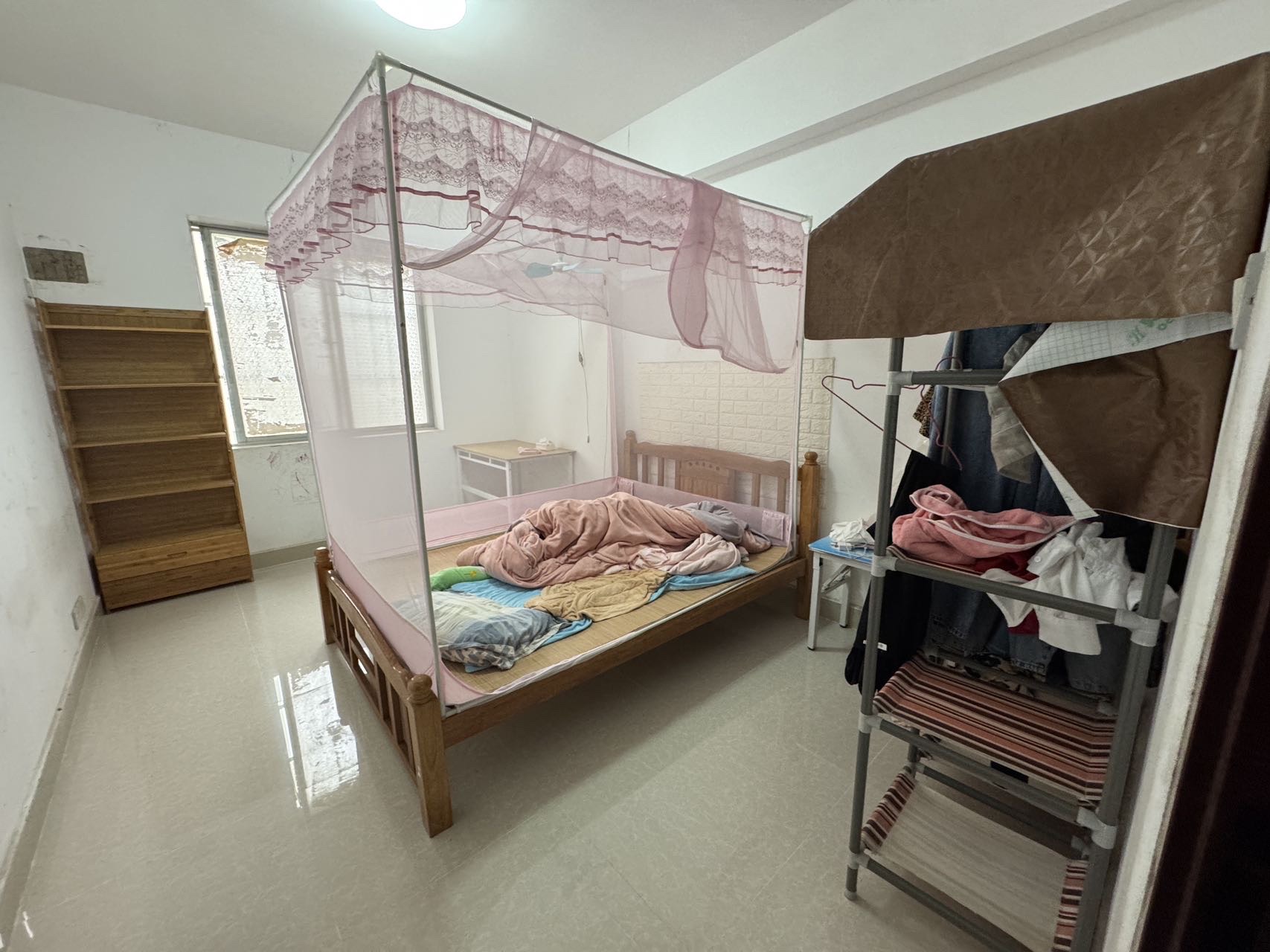 翔龙小区  4室2厅2卫   146.00万客厅