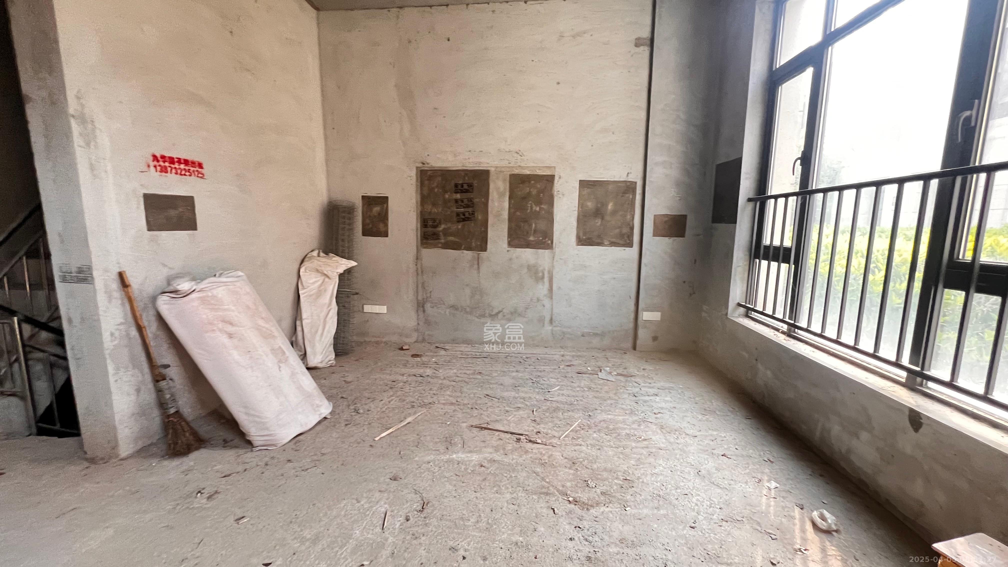 新城璟隽(麓华新城) 3室2厅2卫 105.0万 新城璟隽(麓华新城) 3室2厅2卫 105.0万客厅