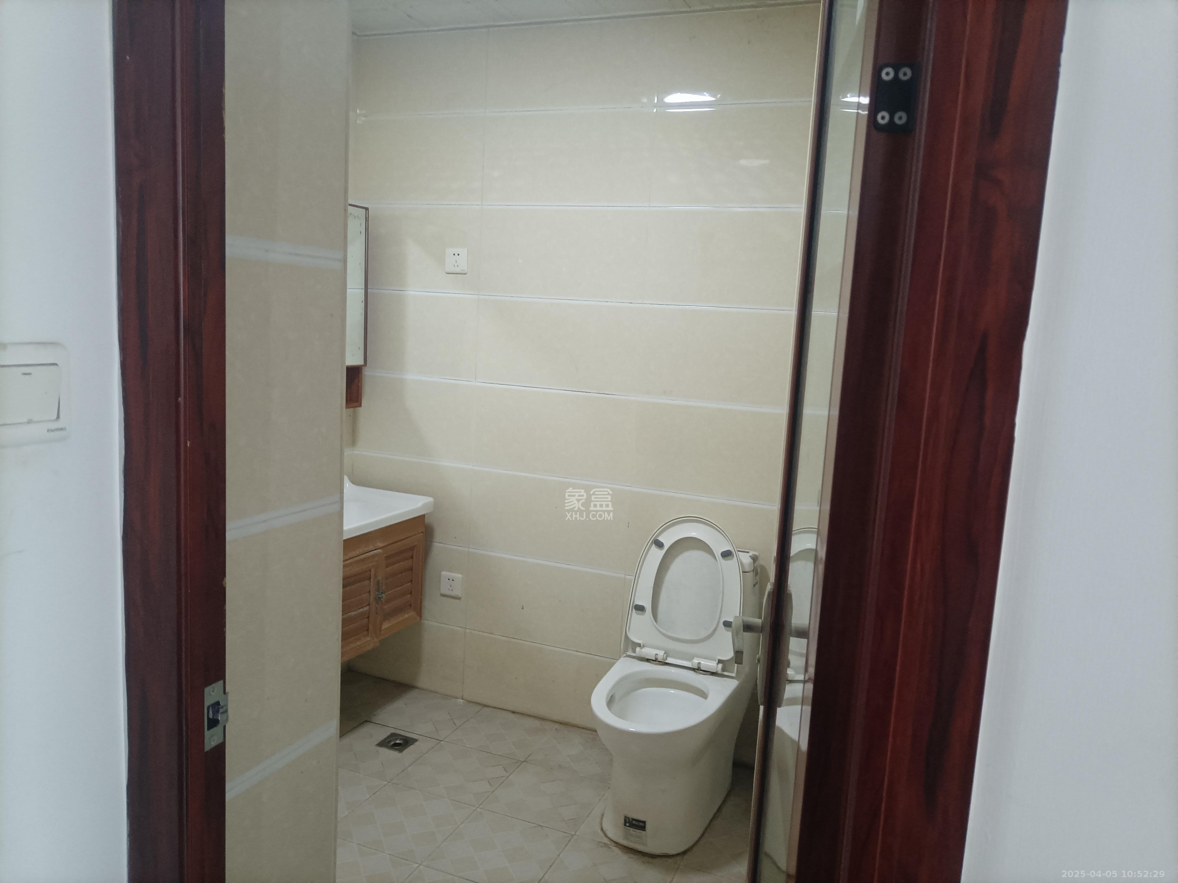 榔梨综合市场  3室2厅2卫    1500.0元/月 榔梨综合市场  3室2厅2卫    1500.0元/月室内图