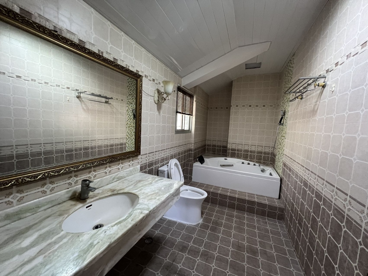 浣香庭院  5室2厅3卫    12000.0元/月 浣香庭院  5室2厅3卫    12000.0元/月室内图