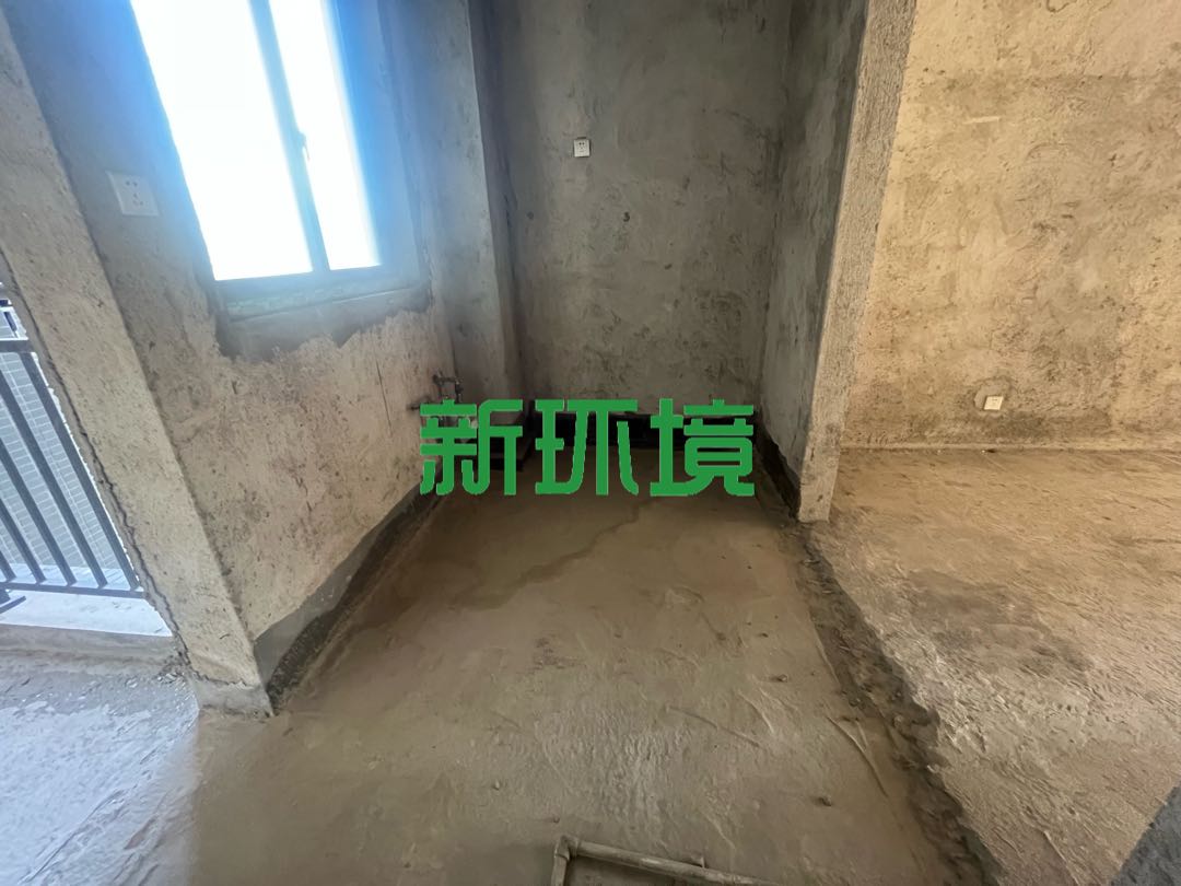 宏天绿城  3室2厅2卫   61.80万客厅