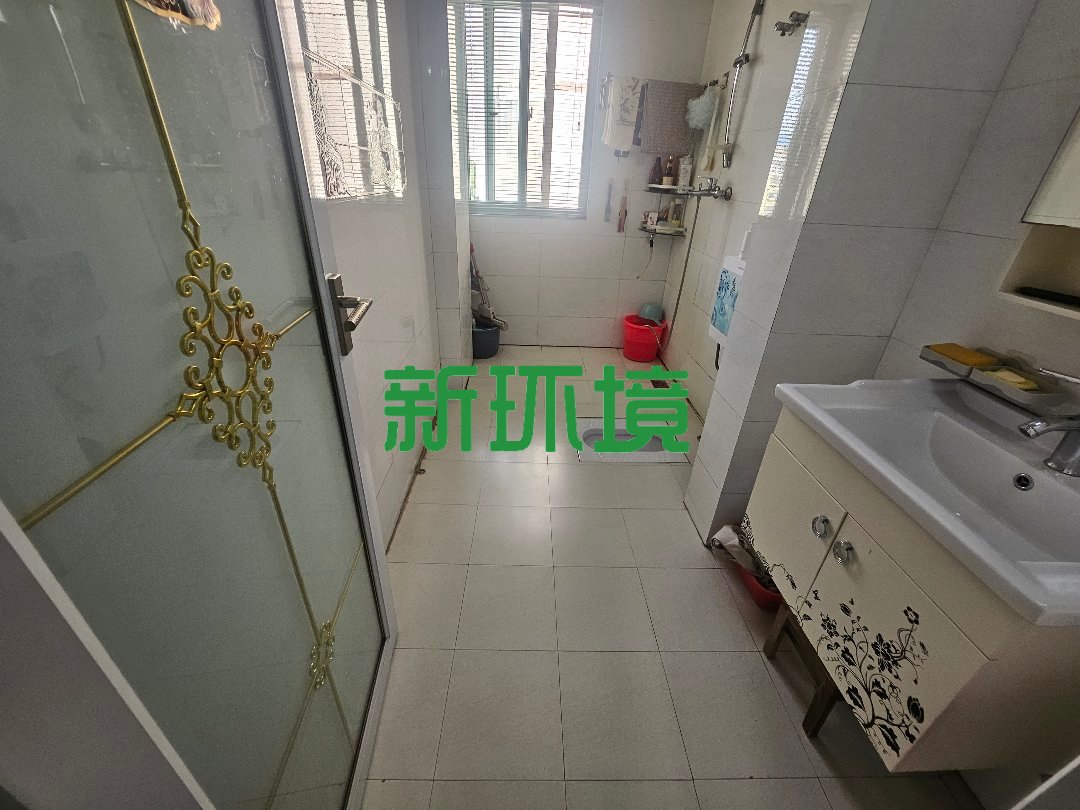 阳光水岸  6室2厅2卫   71.80万客厅