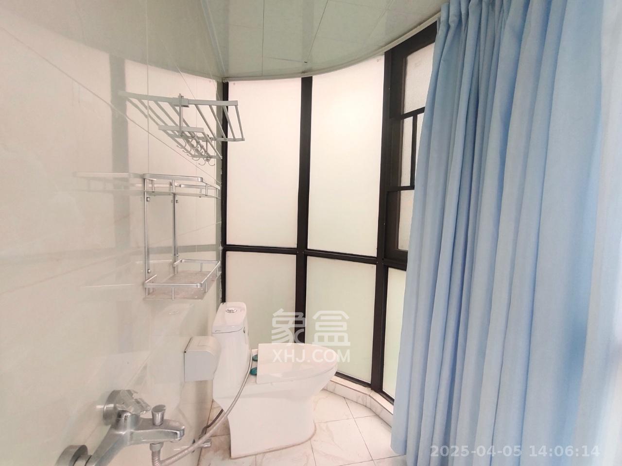 麓山枫情  3室2厅2卫   3200.00元/月室内图