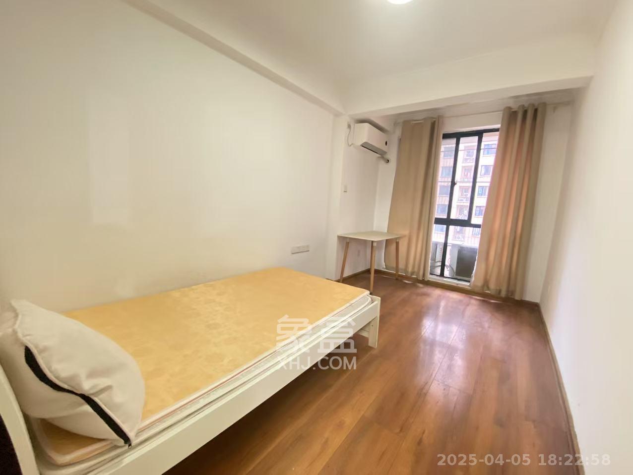 丽发新城  3室2厅2卫   2300.00元/月
