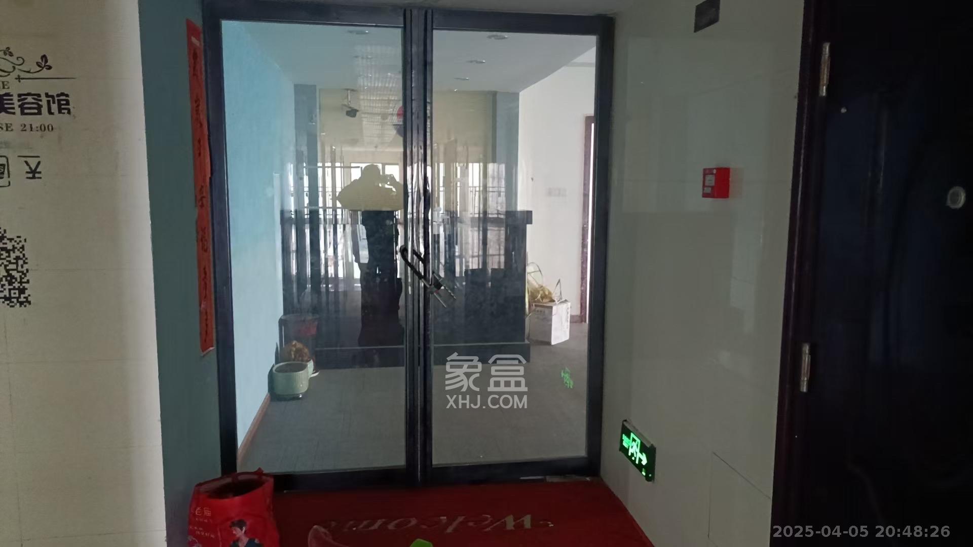 星大峰汇商务楼 1室1厅2卫 2800.0元/月 星大峰汇商务楼 1室1厅2卫 2800.0元/月室内图