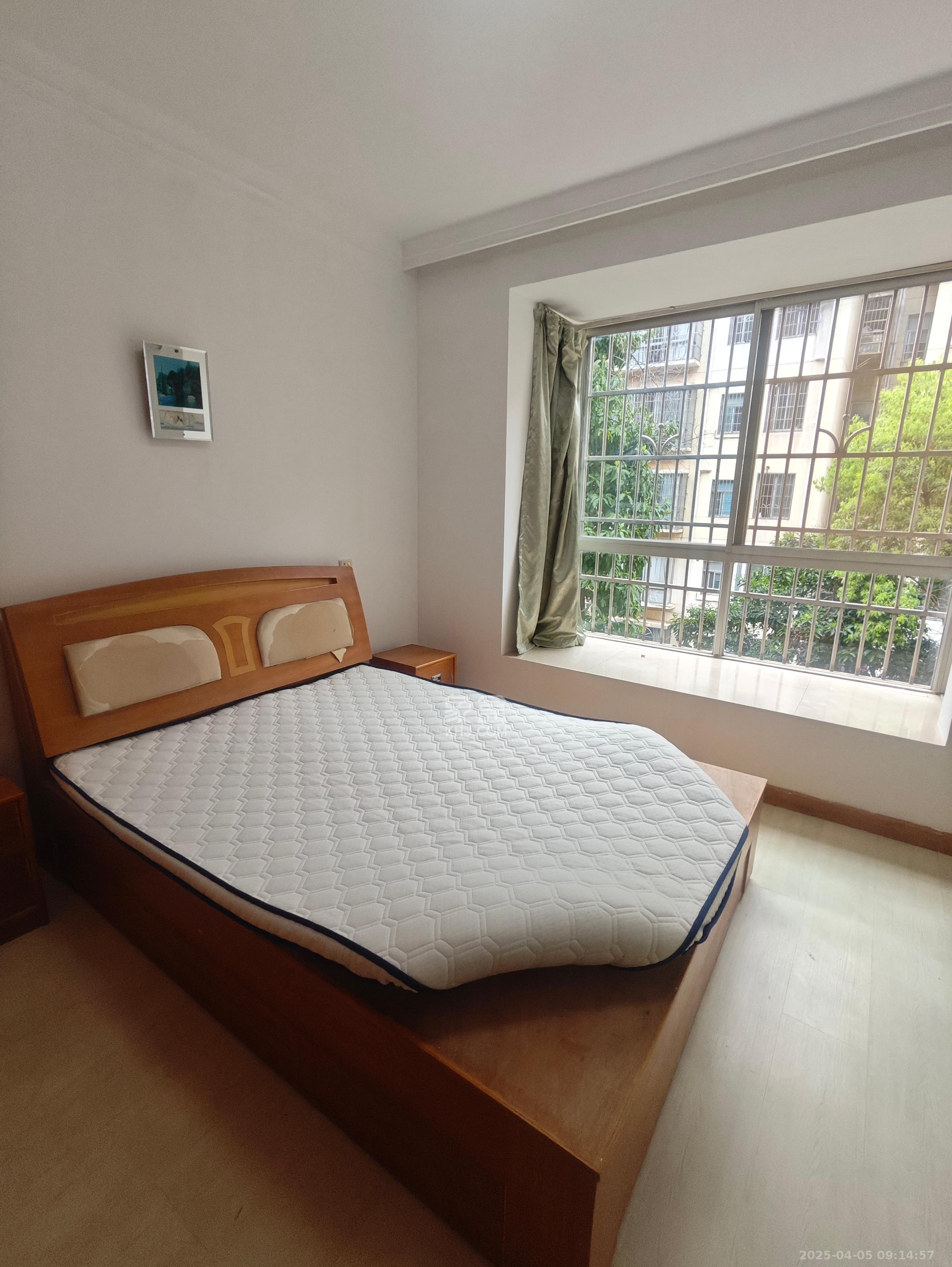 新星小区  3室2厅1卫   2400.00元/月室内图