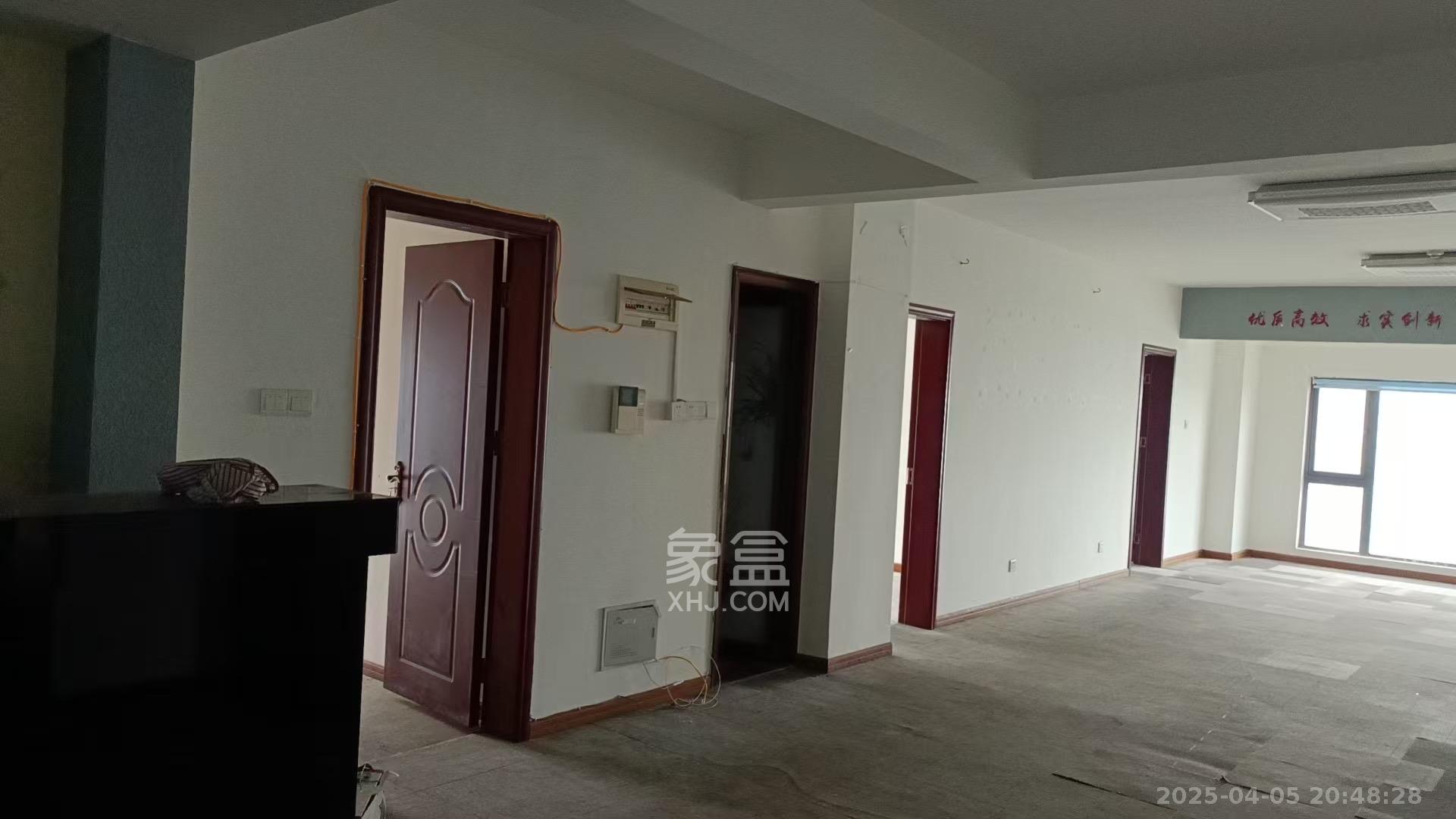 星大峰汇商务楼 1室1厅2卫 2800.0元/月 星大峰汇商务楼 1室1厅2卫 2800.0元/月室内图