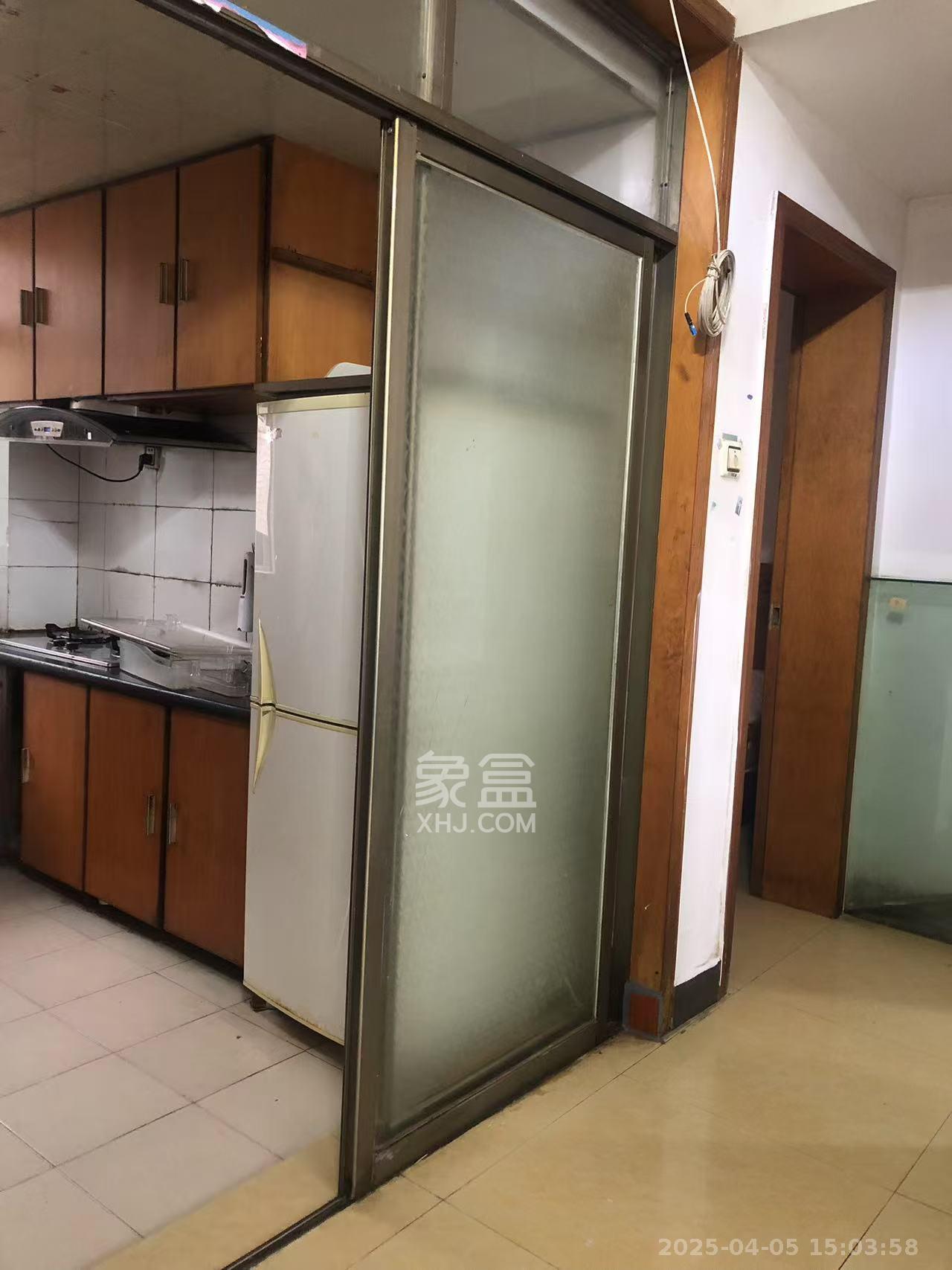 红星商务楼  2室1厅1卫   1350.00元/月室内图