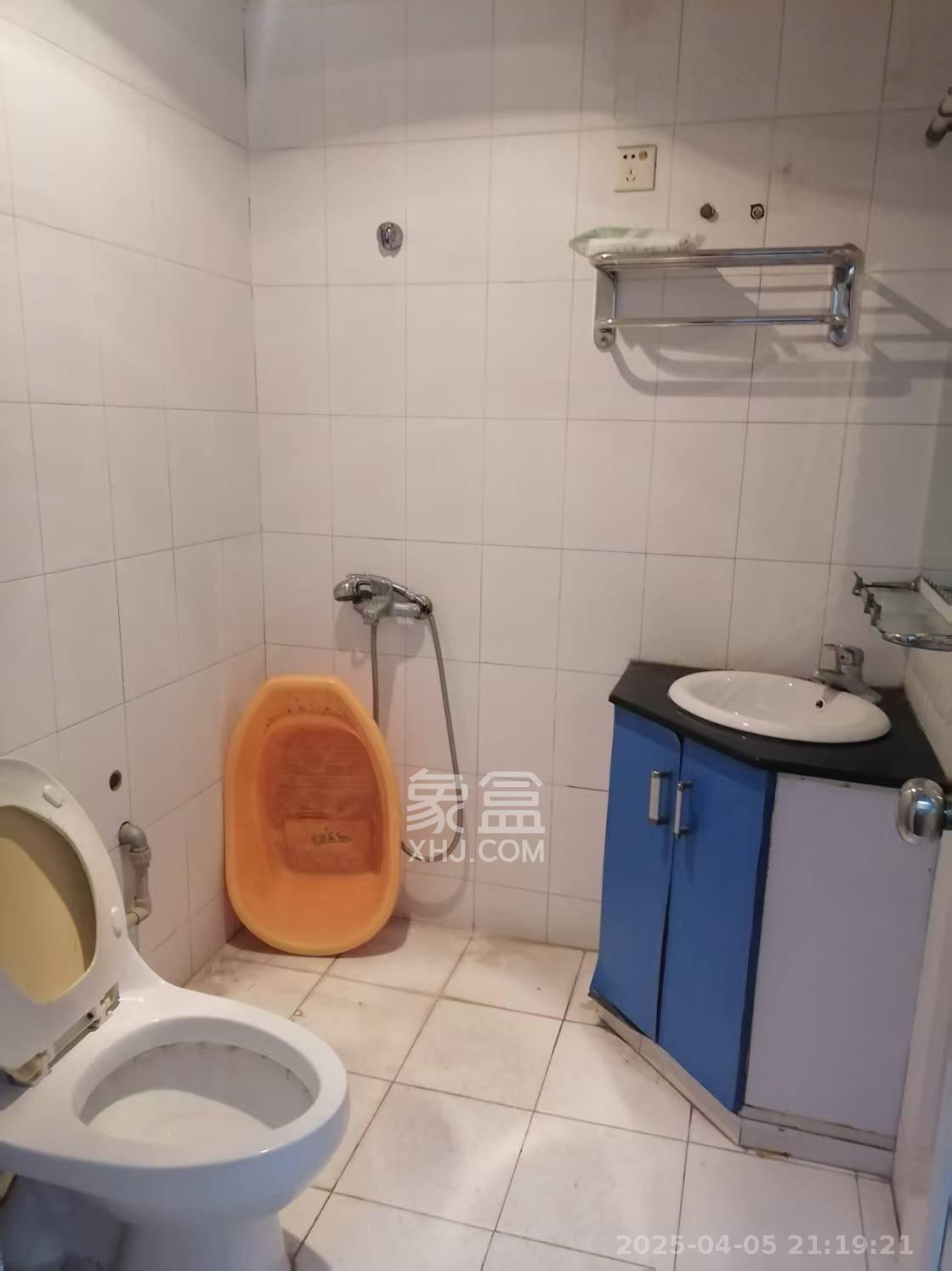 科教新村  3室2厅1卫   2400.00元/月室内图