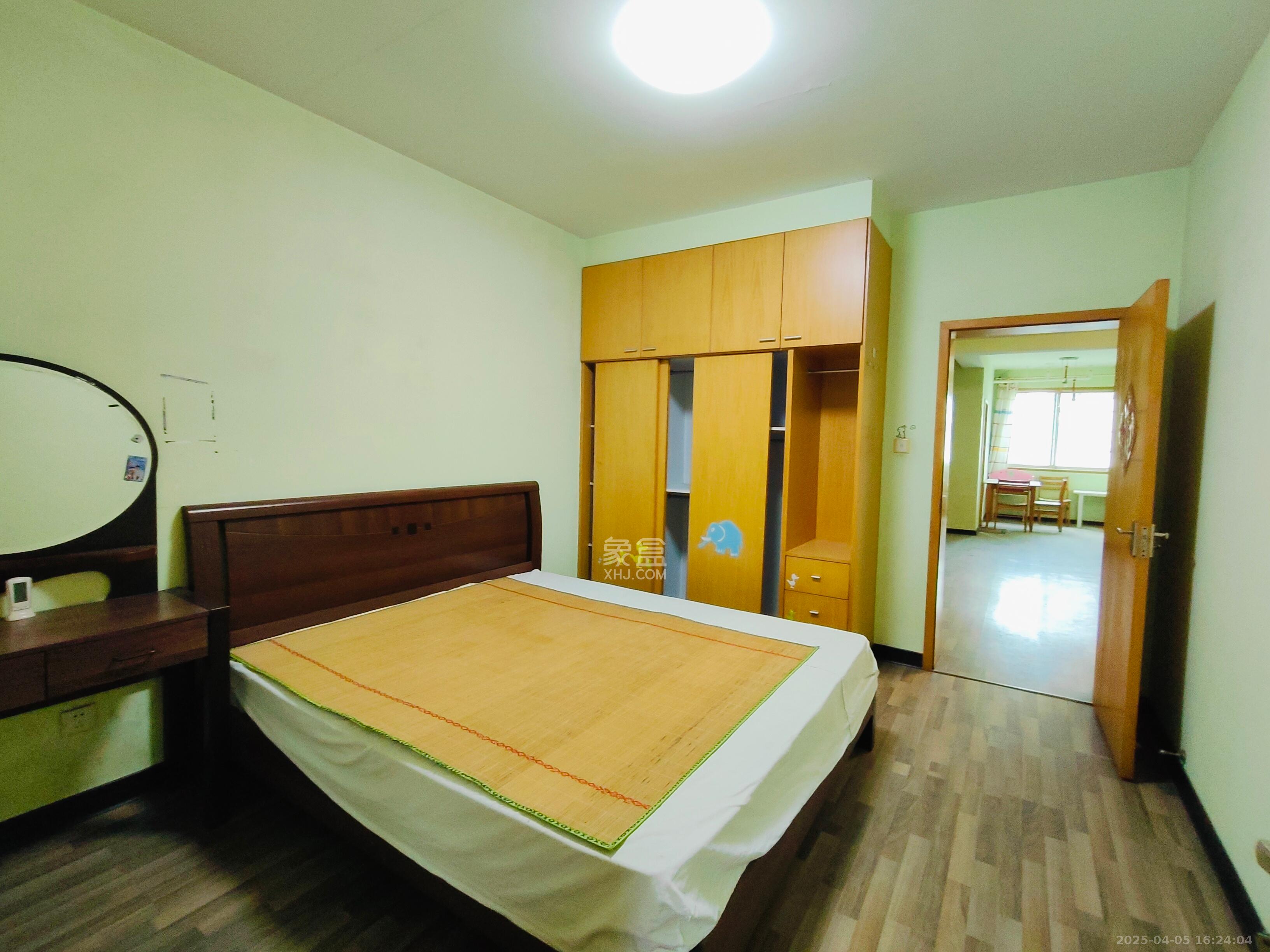 中南汽车世界 3室2厅1卫 1100.0元/月 中南汽车世界 3室2厅1卫 1100.0元/月室内图