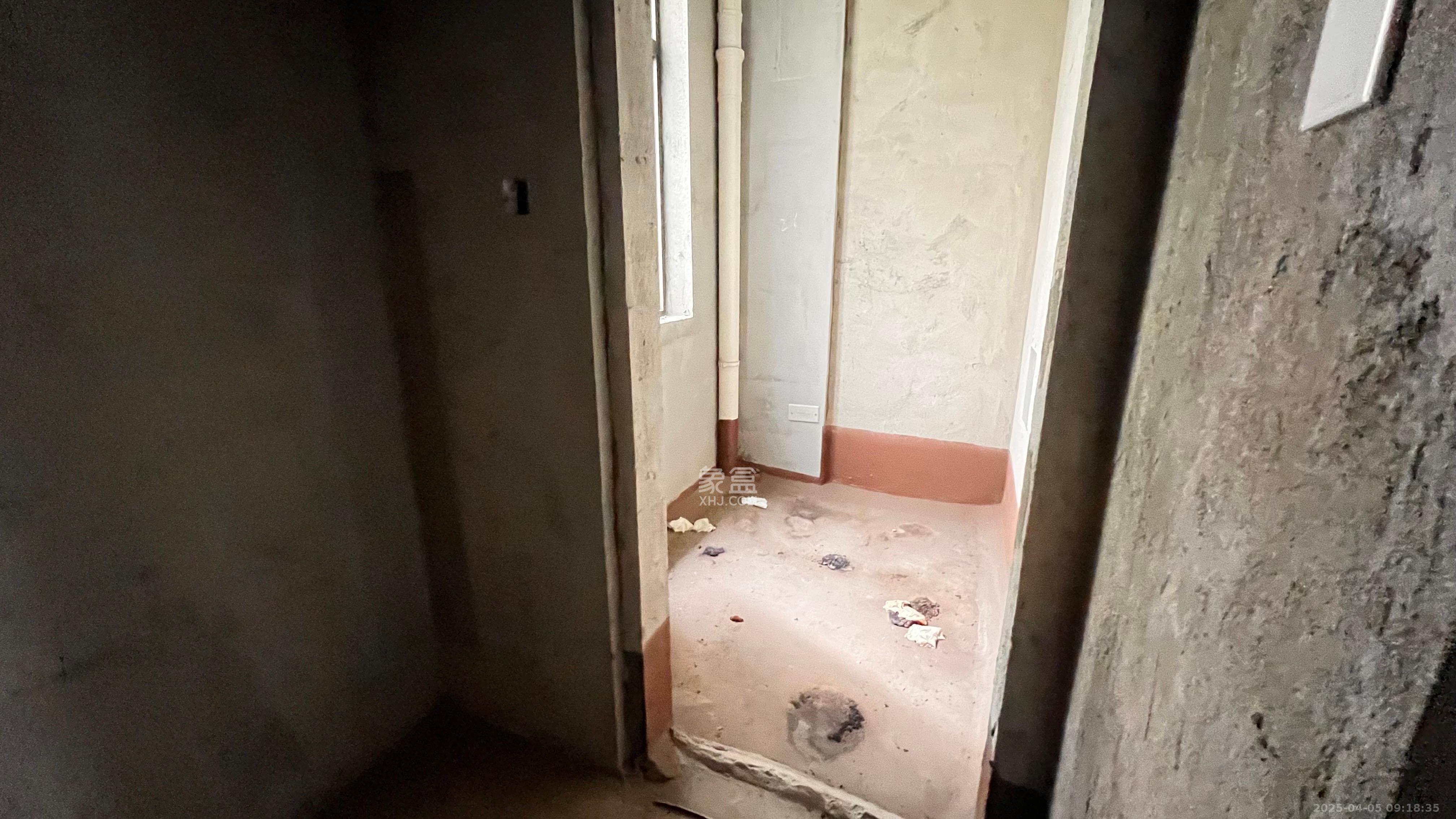 新城璟隽(麓华新城) 4室2厅1卫 128.0万 新城璟隽(麓华新城) 4室2厅1卫 128.0万客厅