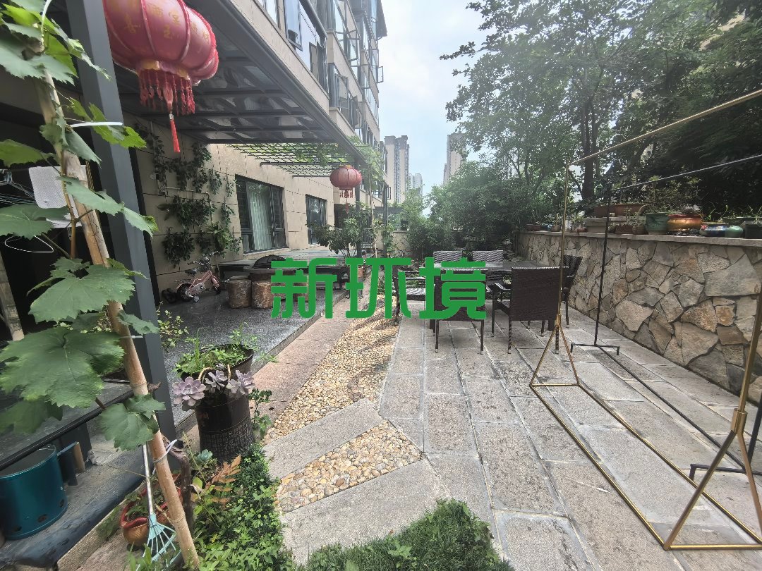 昊天珑璟湾  1室0厅0卫   385.00万客厅
