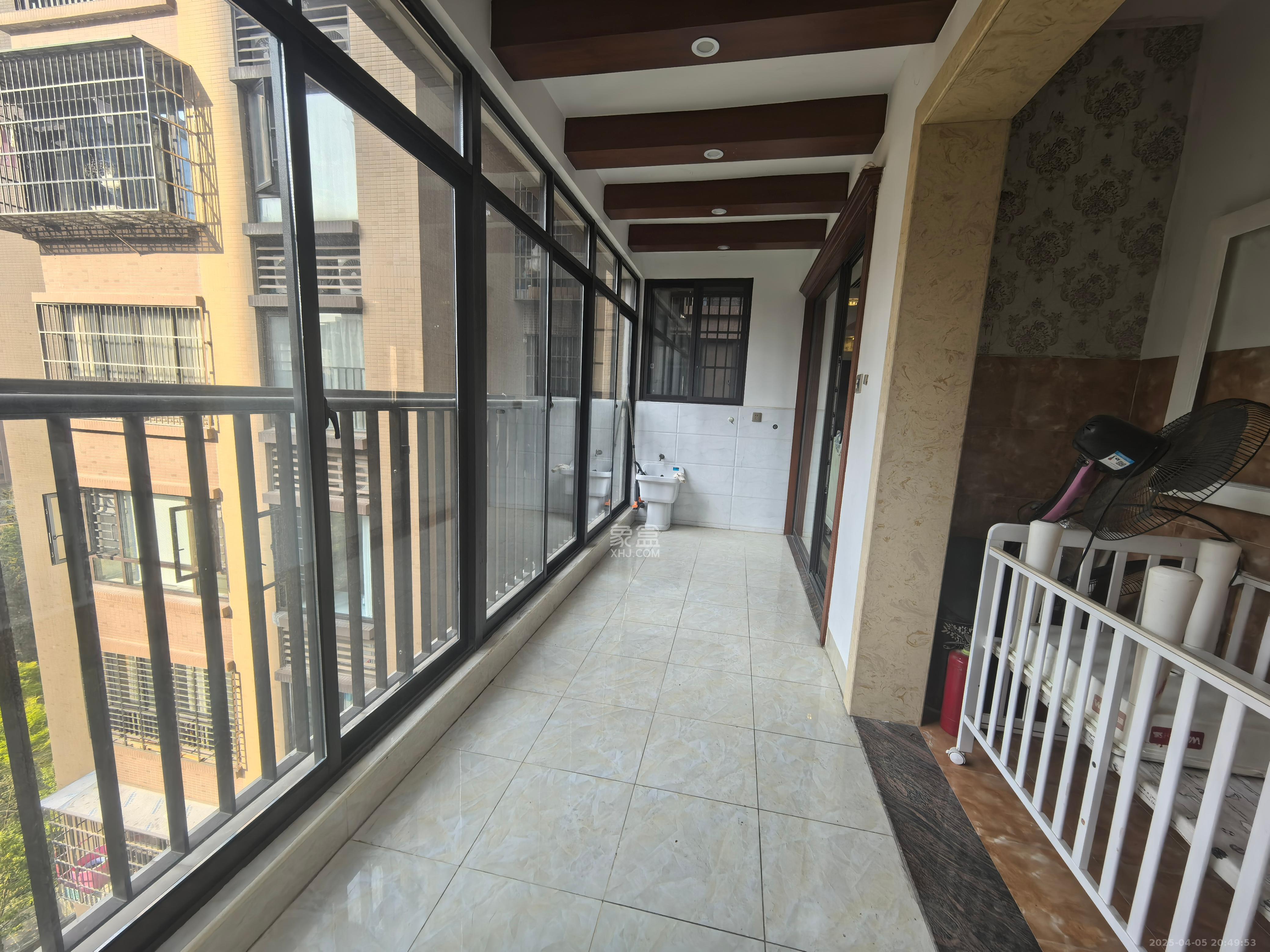 华润凤凰城三期 4室2厅2卫 3300.0元/月 华润凤凰城三期 4室2厅2卫 3300.0元/月室内图