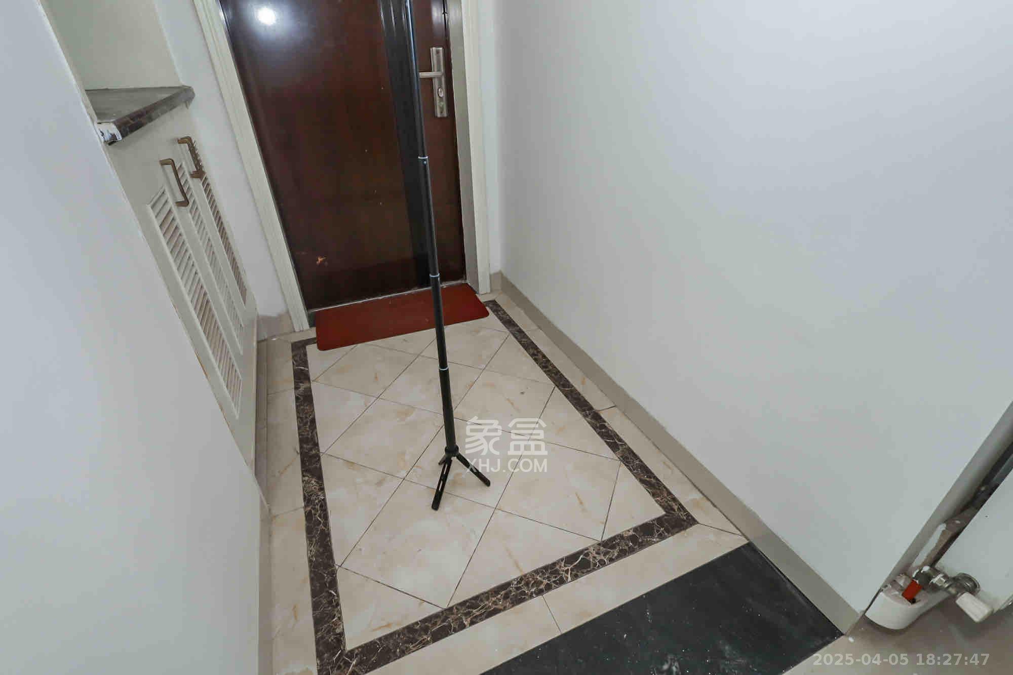 金科东方大院三四期 3室2厅2卫 2700.0元/月 金科东方大院三四期 3室2厅2卫 2700.0元/月室内图