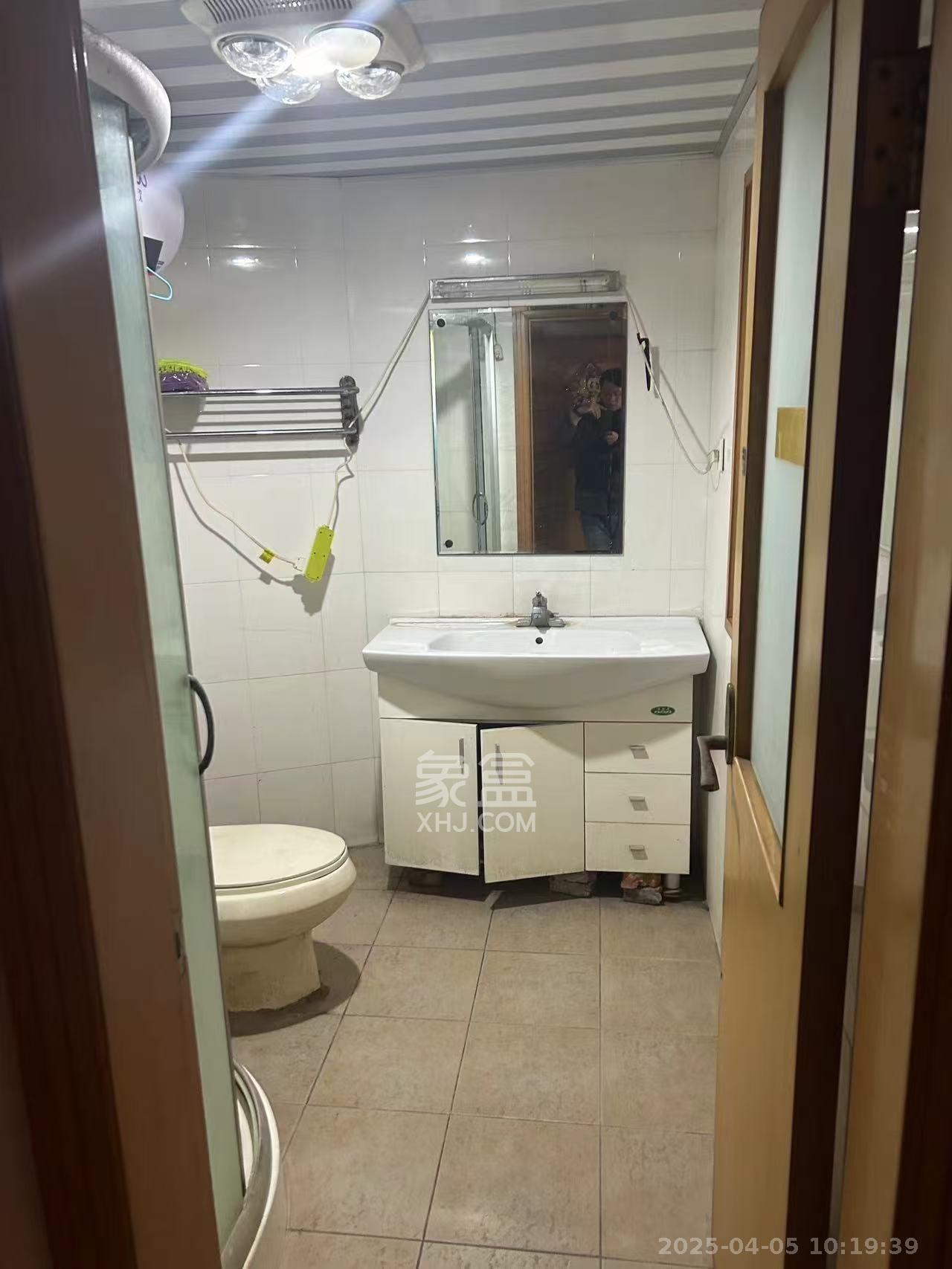 海威大厦 4室2厅2卫 2500.0元/月 海威大厦 4室2厅2卫 2500.0元/月室内图