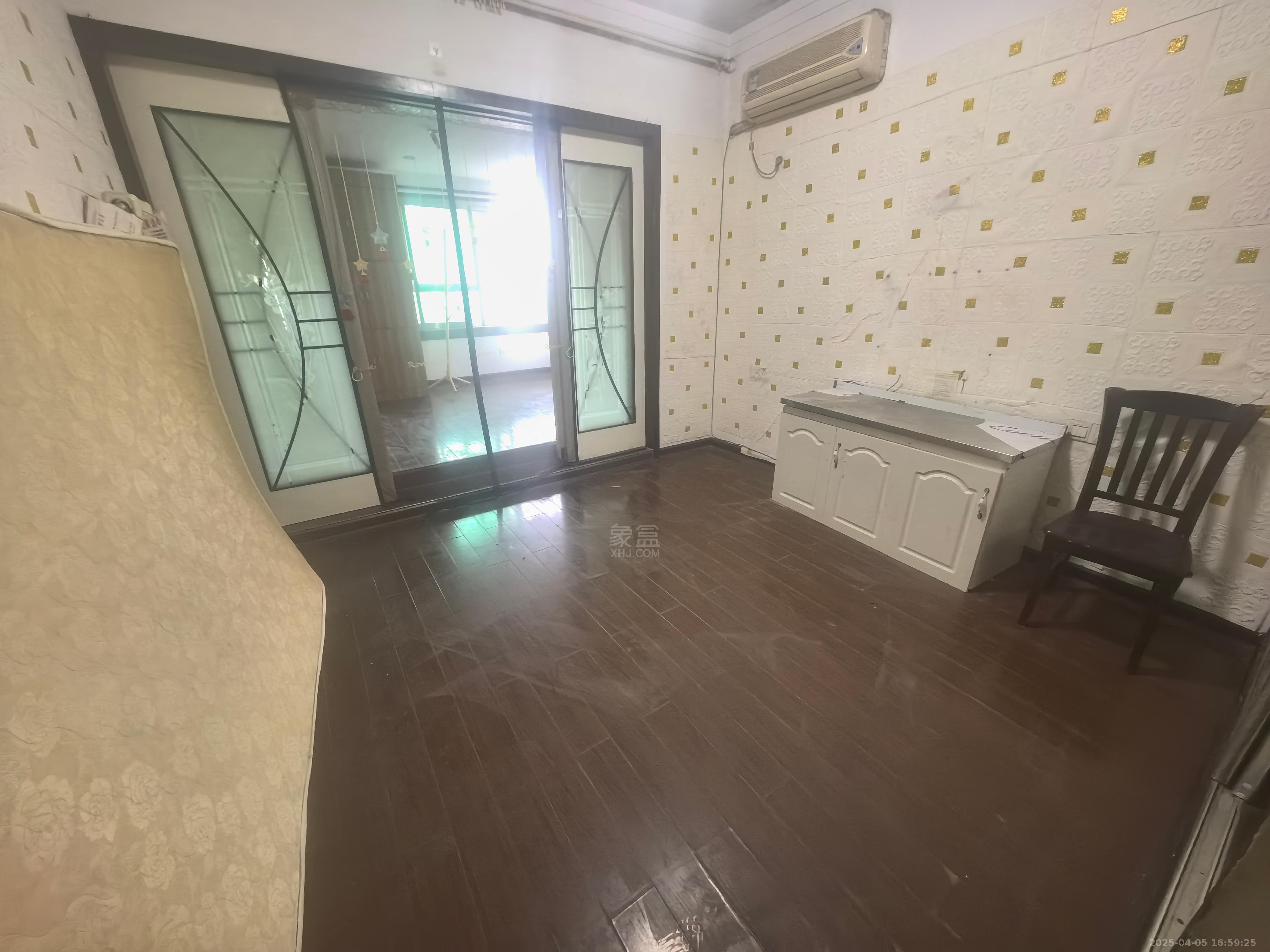 恒丰小区  3室2厅2卫   1300.00元/月室内图