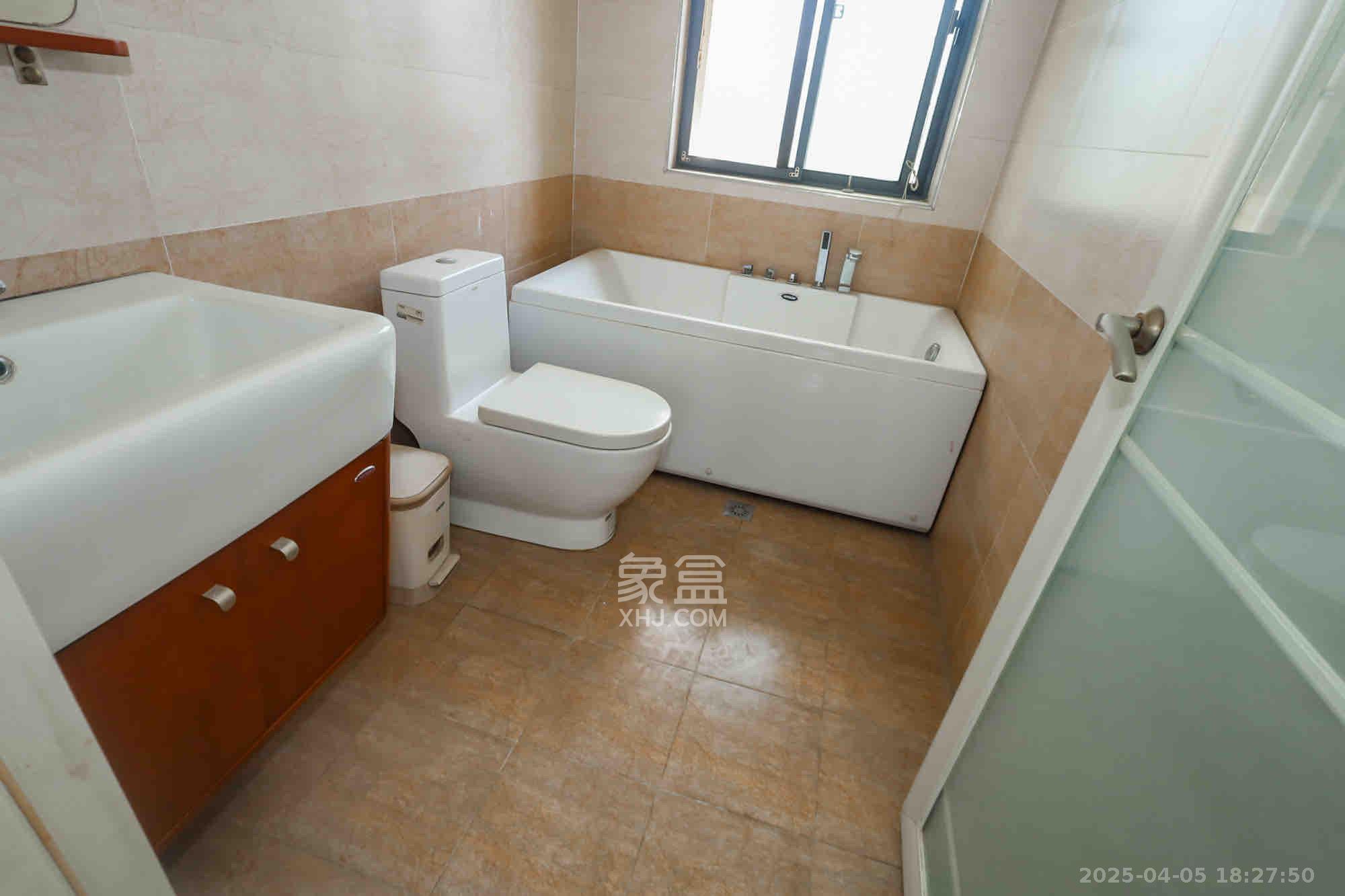 金科东方大院三四期 3室2厅2卫 2700.0元/月 金科东方大院三四期 3室2厅2卫 2700.0元/月室内图