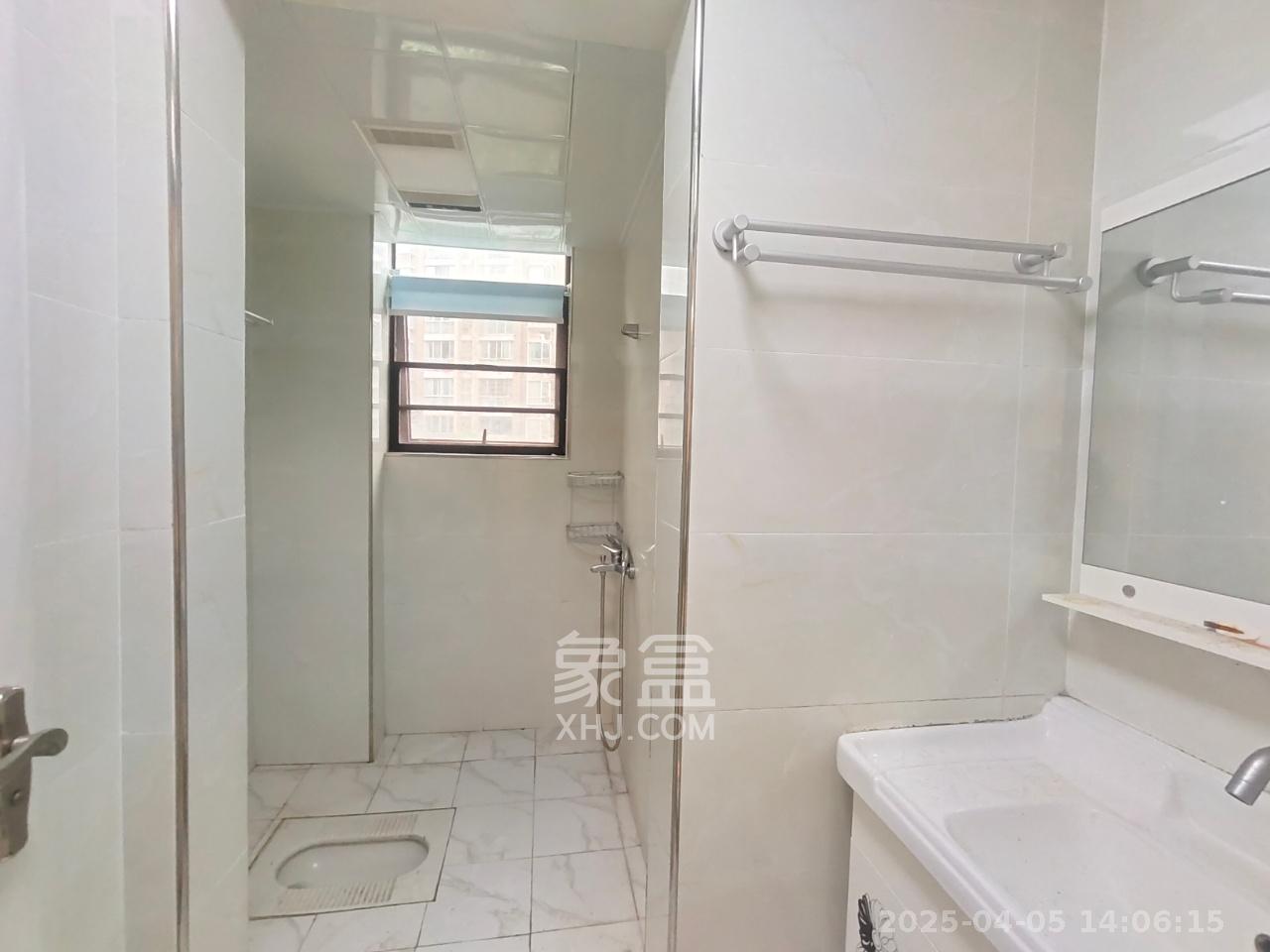 麓山枫情  3室2厅2卫   3200.00元/月室内图