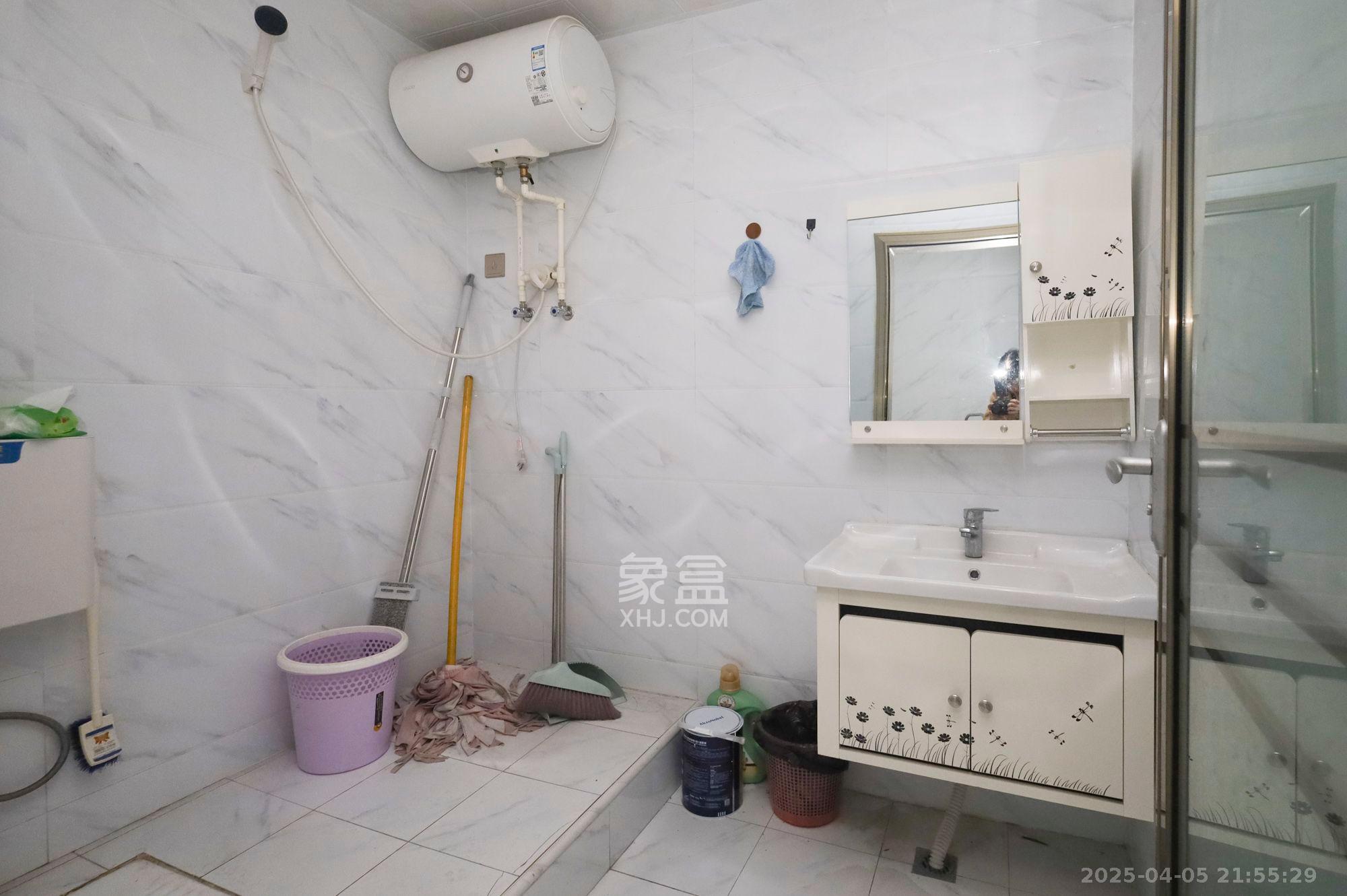 湘誠德峰小區(qū)  1室2廳1衛(wèi)   3000.00元/月室內(nèi)圖