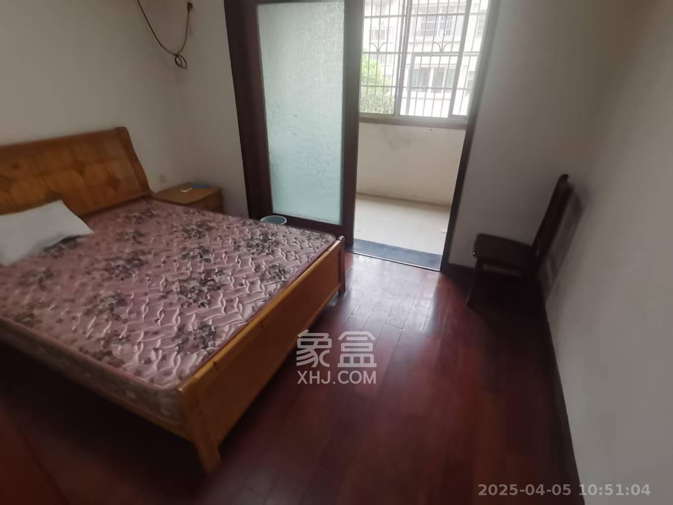新星小区  3室2厅2卫   1900.00元/月