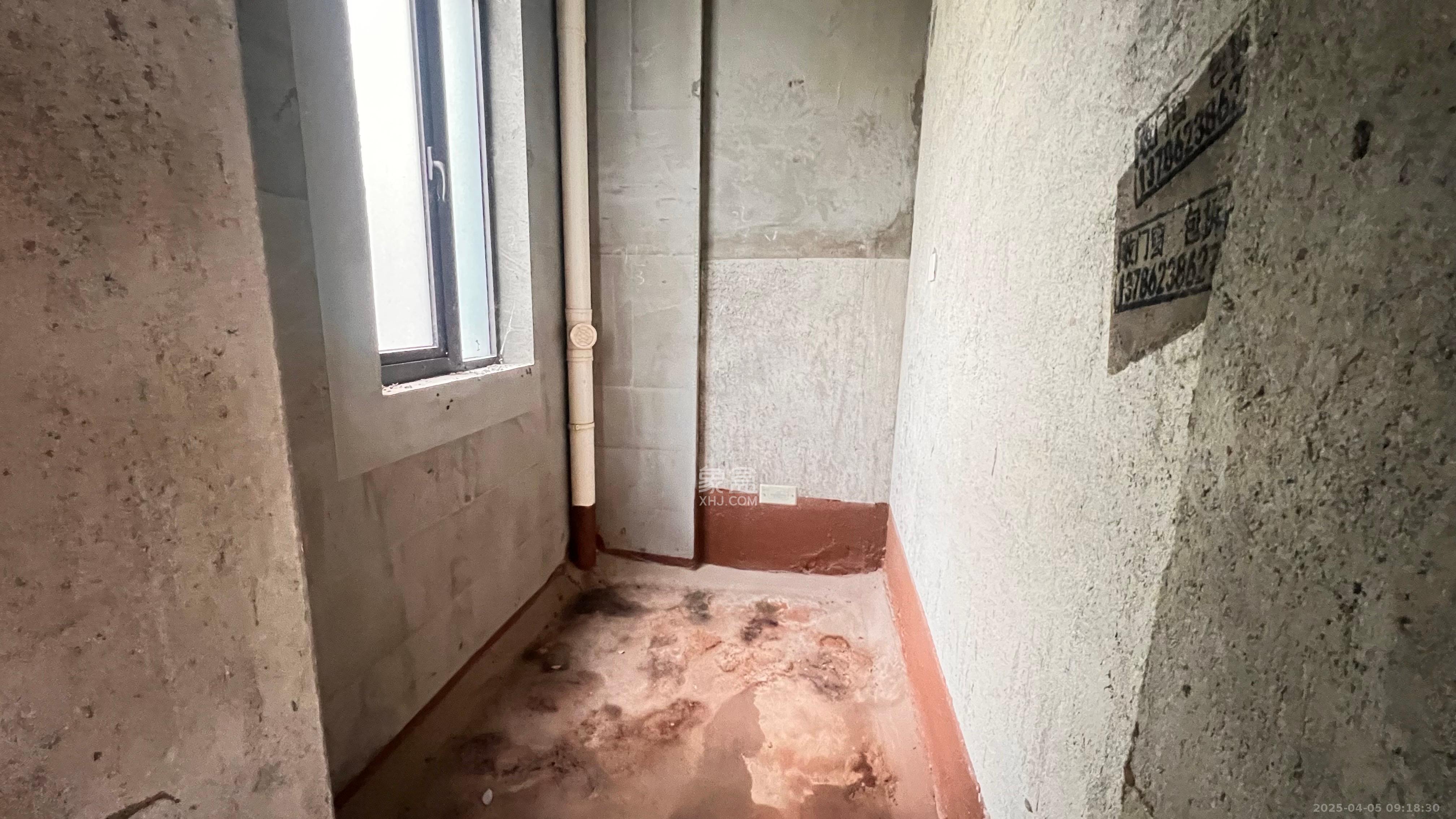 新城璟隽(麓华新城) 4室2厅1卫 128.0万 新城璟隽(麓华新城) 4室2厅1卫 128.0万客厅