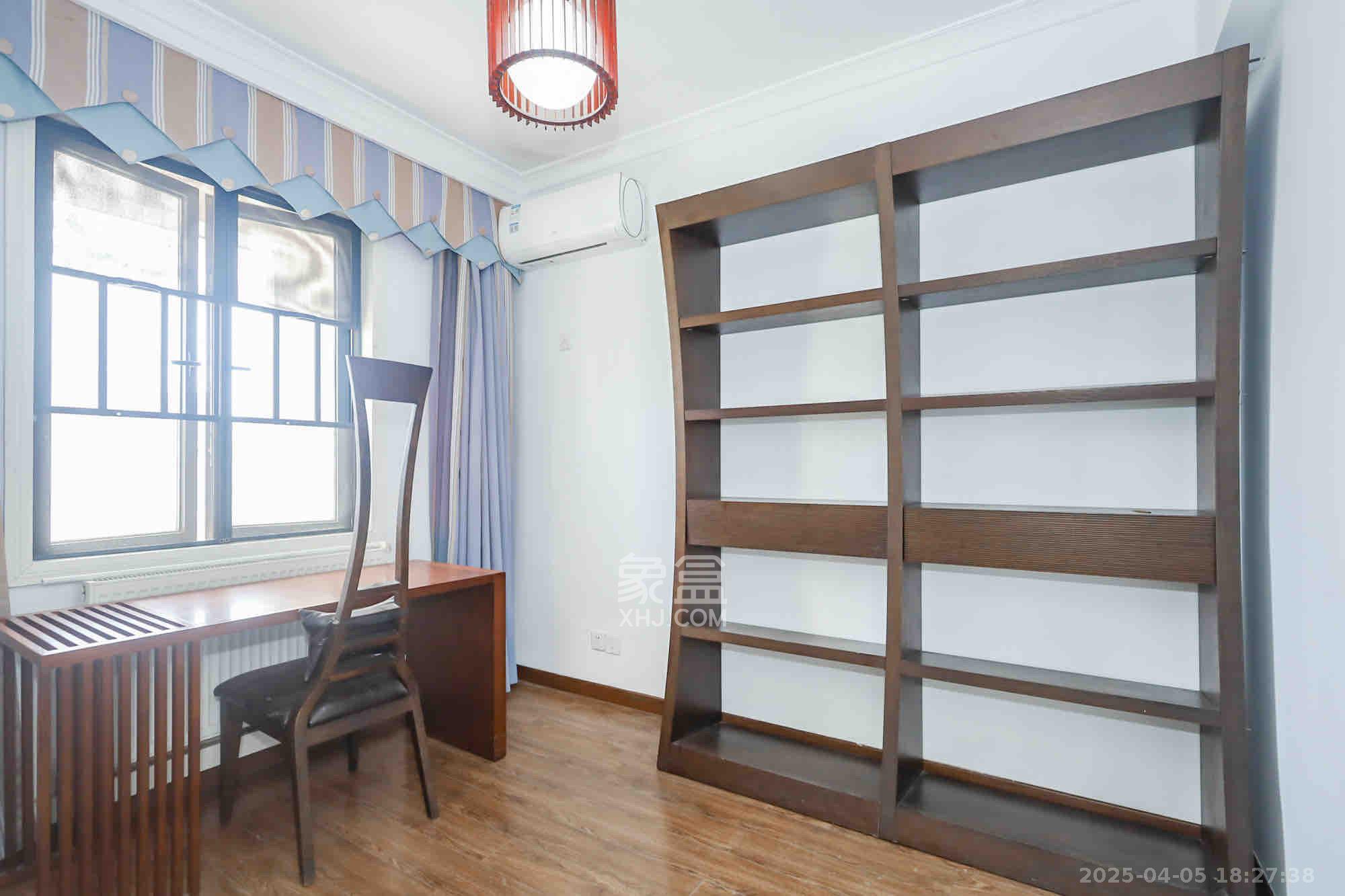 金科东方大院三四期 3室2厅2卫 2700.0元/月 金科东方大院三四期 3室2厅2卫 2700.0元/月室内图