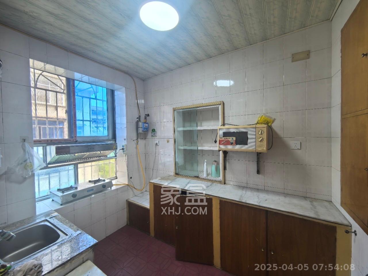 望岳村  3室2厅1卫   1900.00元/月室内图