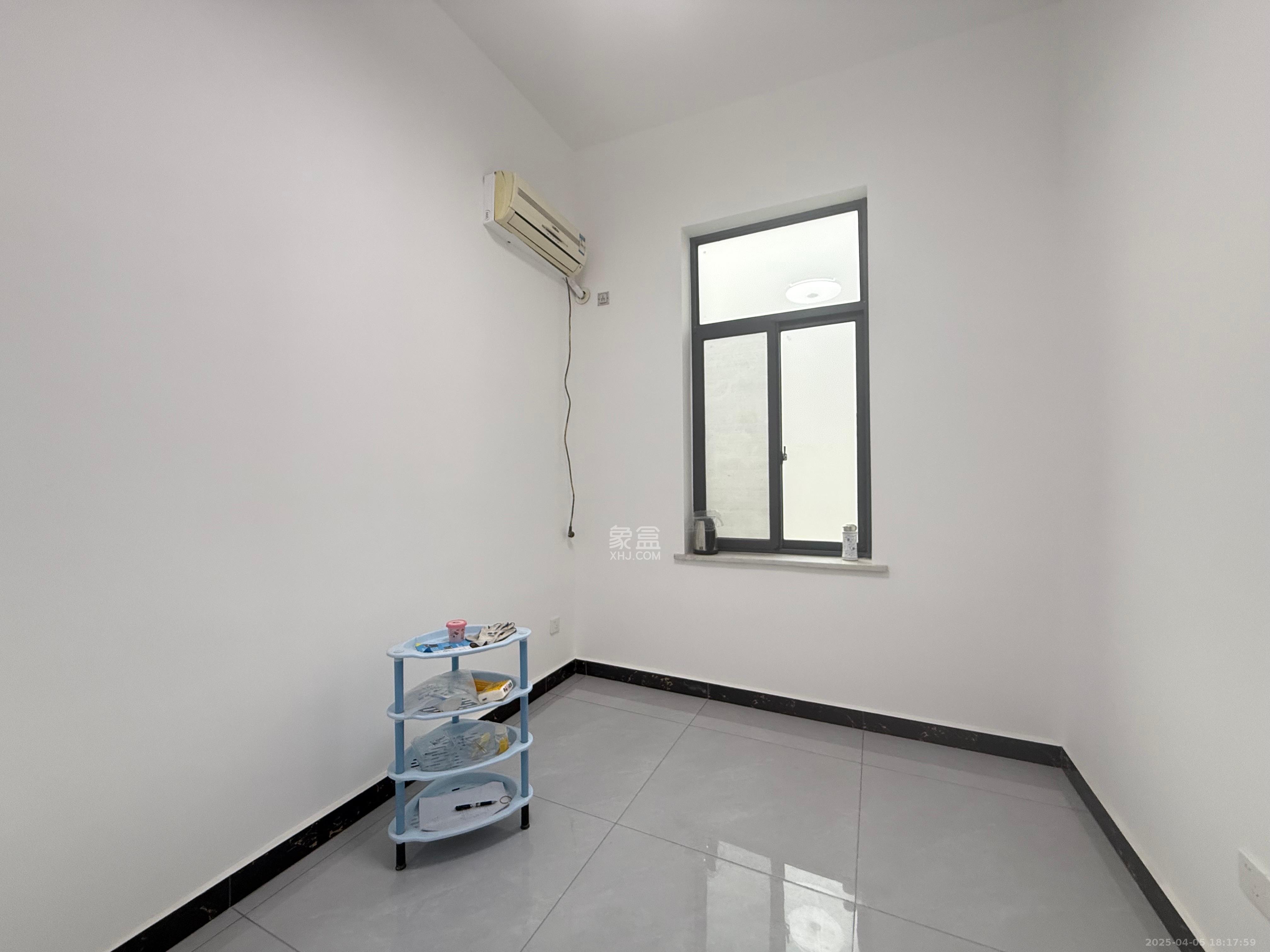 广电南院宿舍 4室2厅2卫 3500.0元/月 广电南院宿舍 4室2厅2卫 3500.0元/月室内图