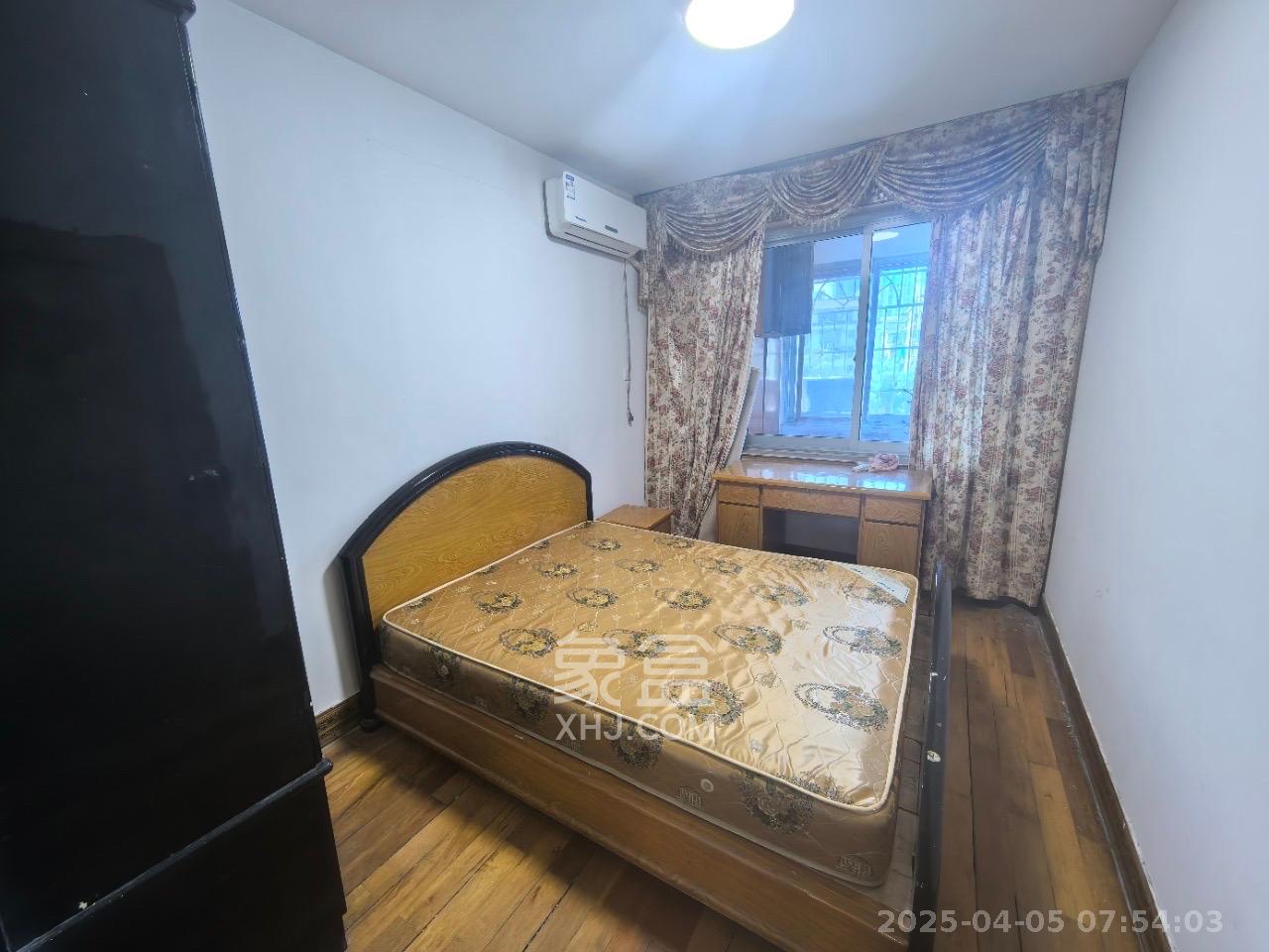 望岳村  3室2厅1卫   1900.00元/月室内图