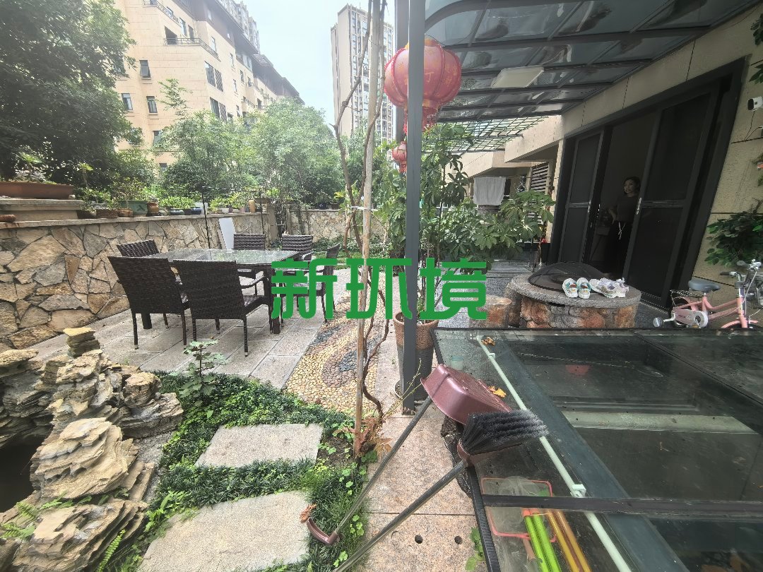 昊天珑璟湾  1室0厅0卫   385.00万客厅