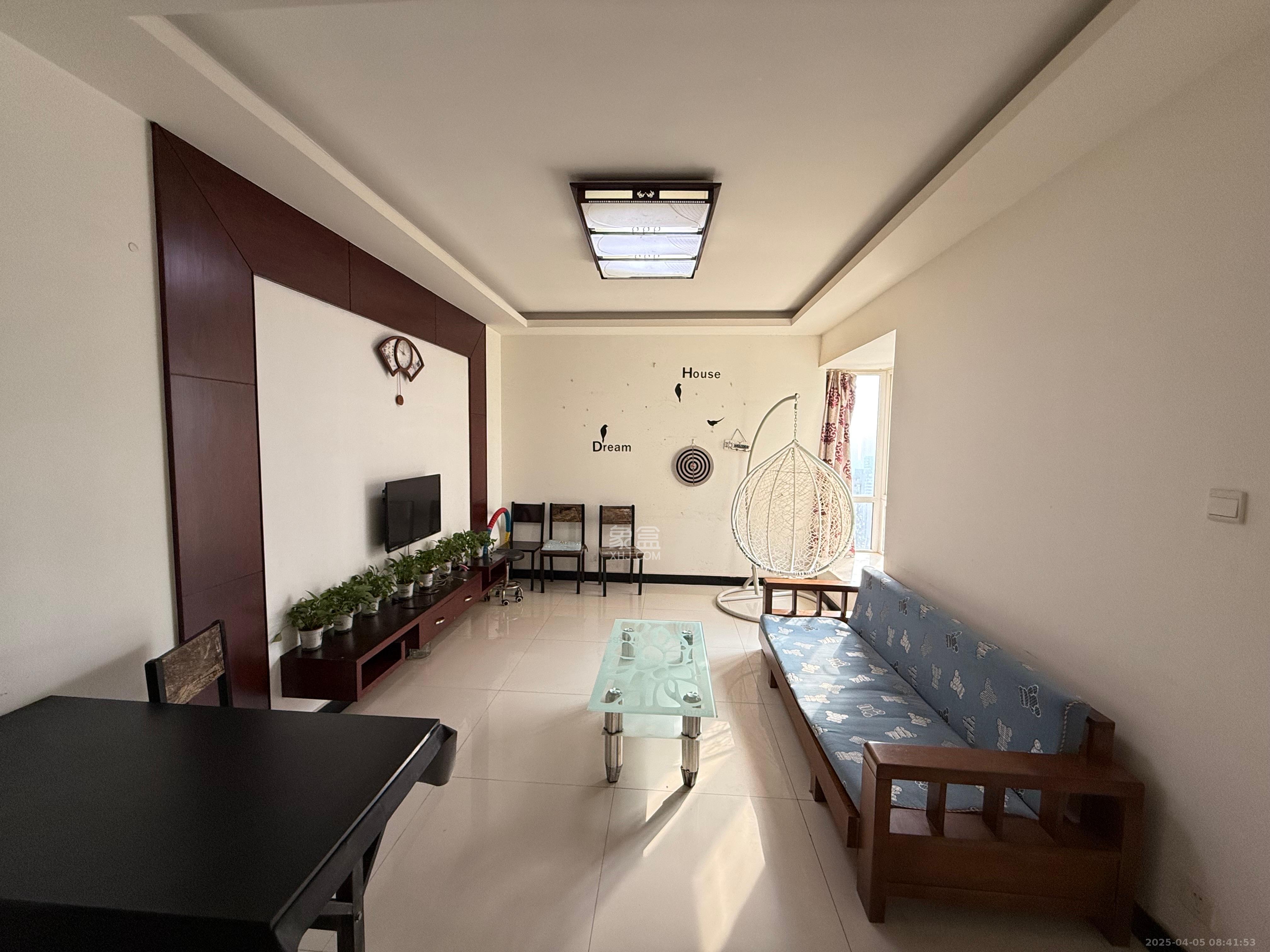 泊爱蓝湾  3室2厅1卫    2200.0元/月室内图1