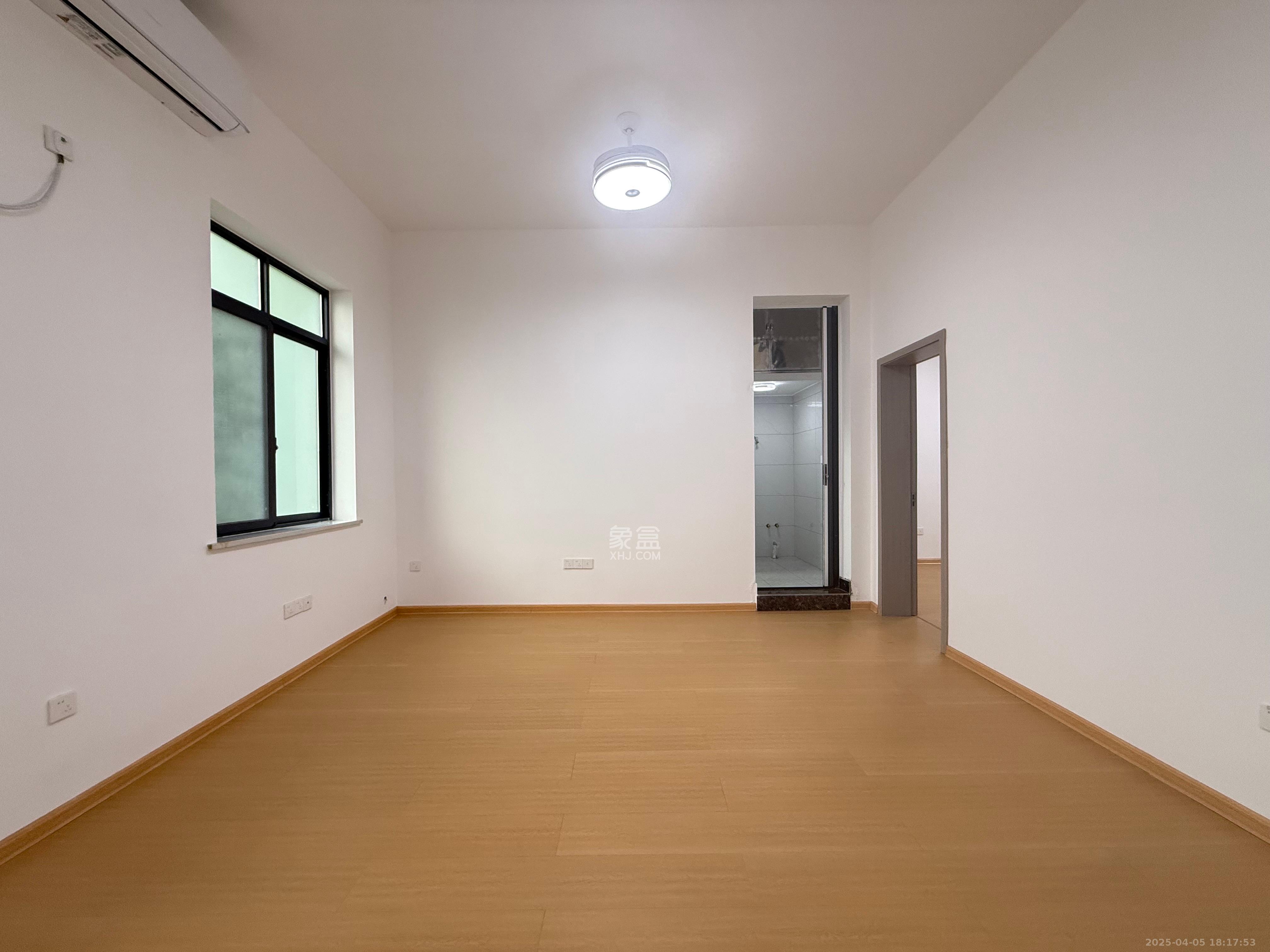 广电南院宿舍 4室2厅2卫 3500.0元/月 广电南院宿舍 4室2厅2卫 3500.0元/月室内图